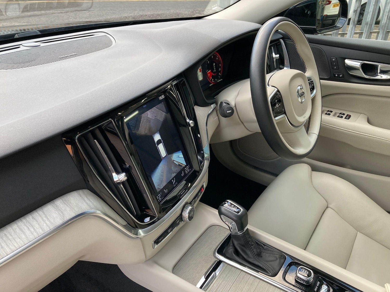 Used Volvo V60 2018 for sale - 76361304: Photo 30