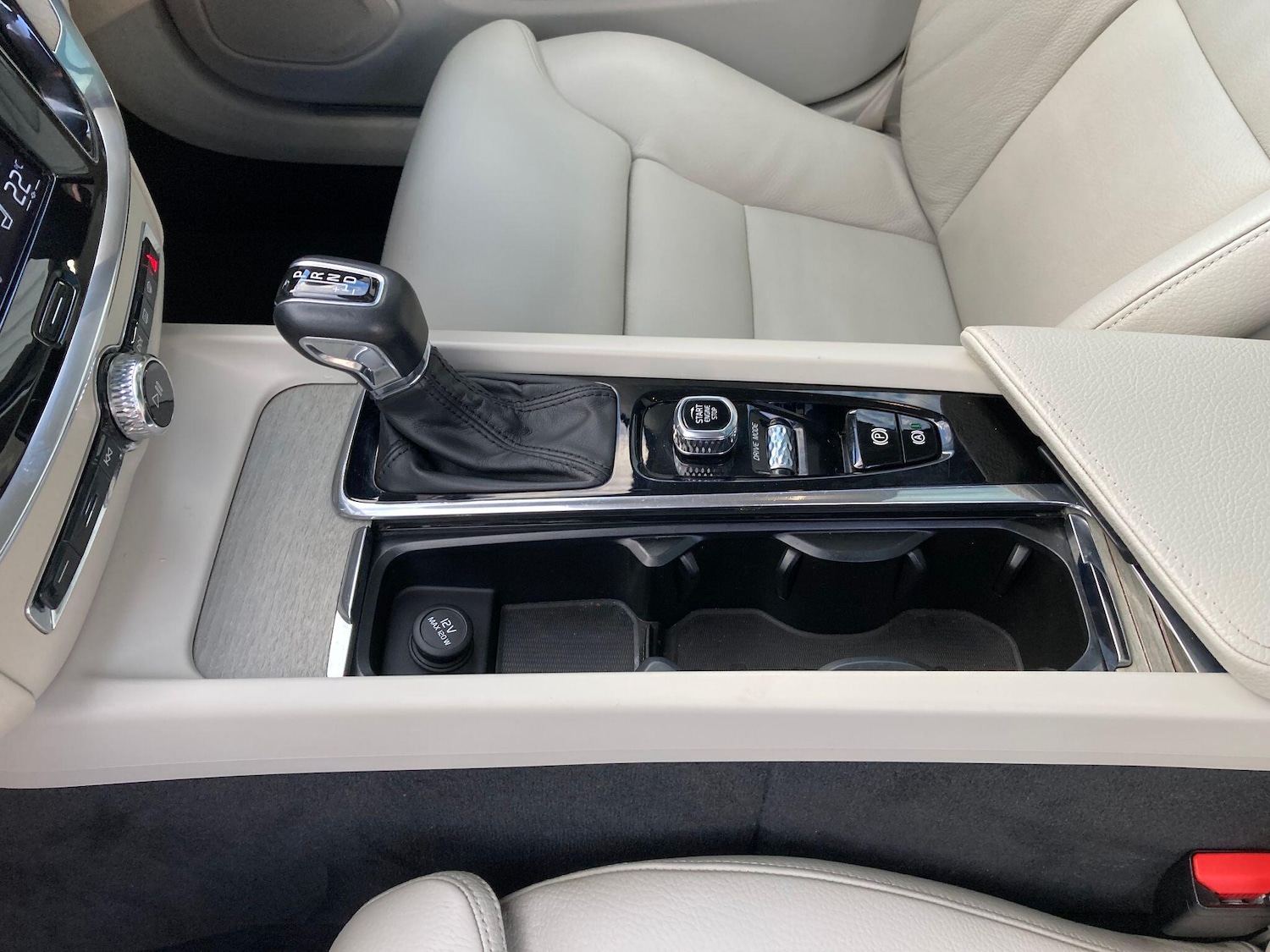 Used Volvo V60 2018 for sale - 76361304: Photo 32