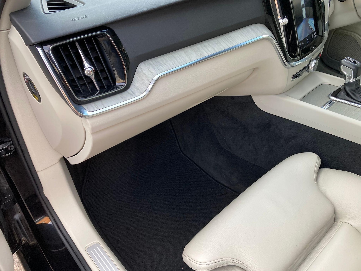 Used Volvo V60 2018 for sale - 76361304: Photo 34