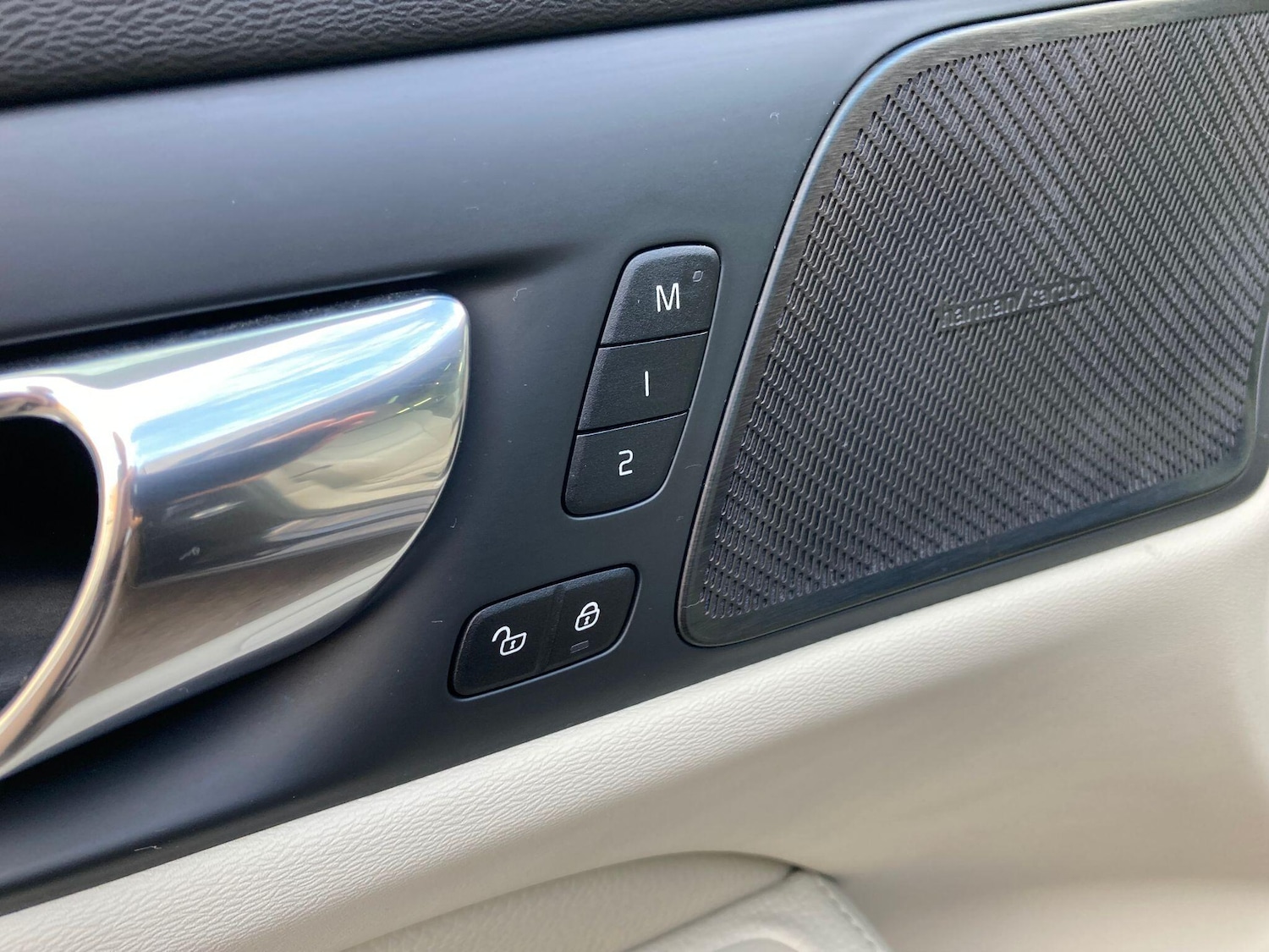 Used Volvo V60 2018 for sale - 76361304: Photo 38