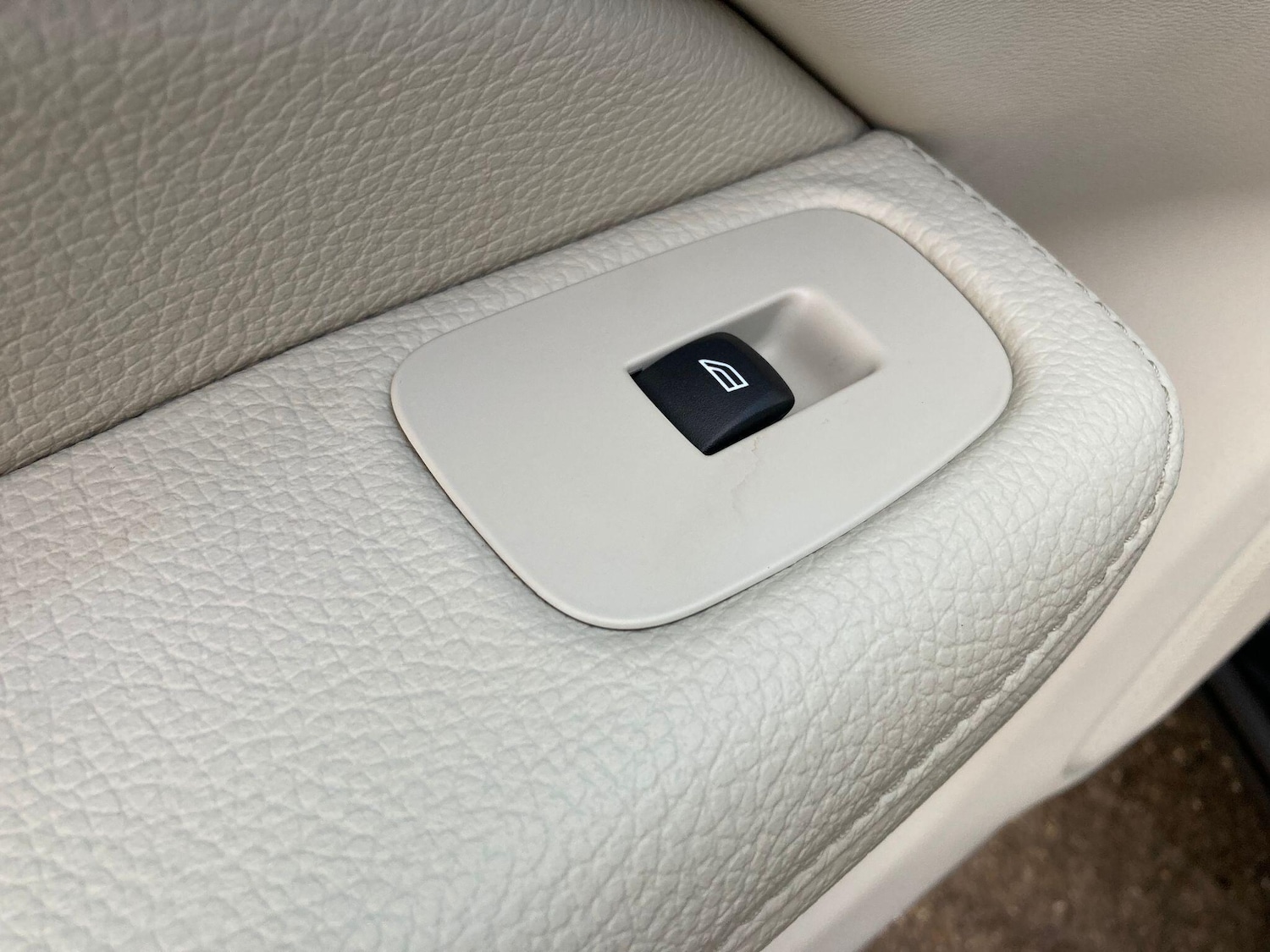 Used Volvo V60 2018 for sale - 76361304: Photo 39