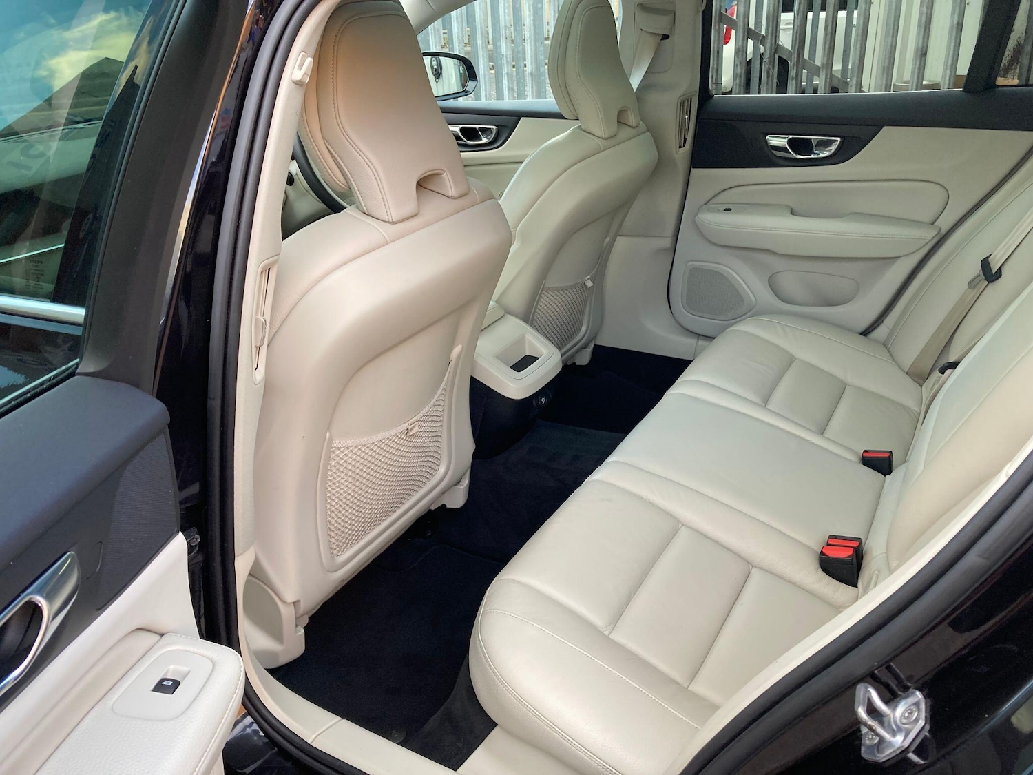 Used Volvo V60 2018 for sale - 76361304: Photo 40