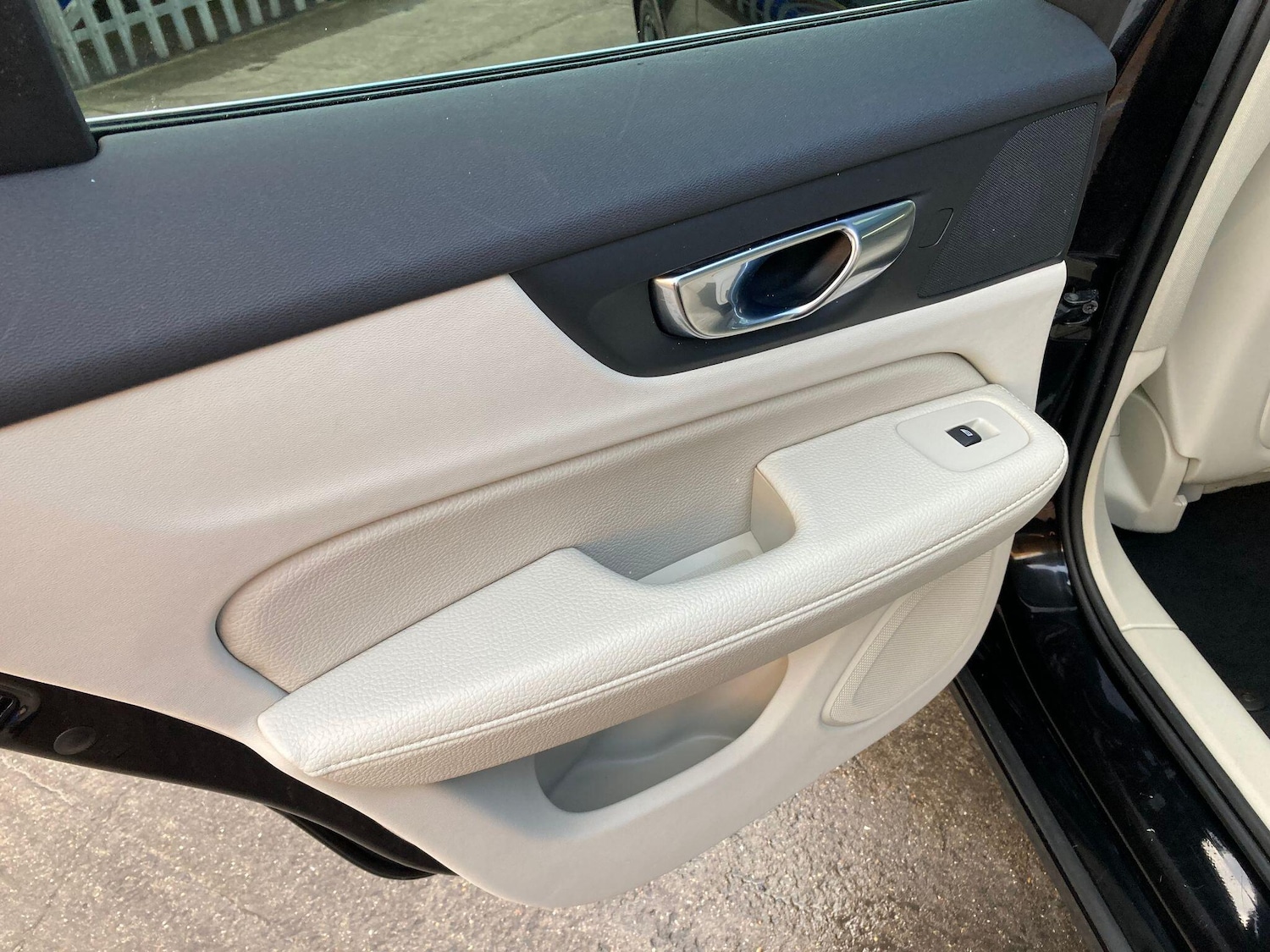 Used Volvo V60 2018 for sale - 76361304: Photo 41