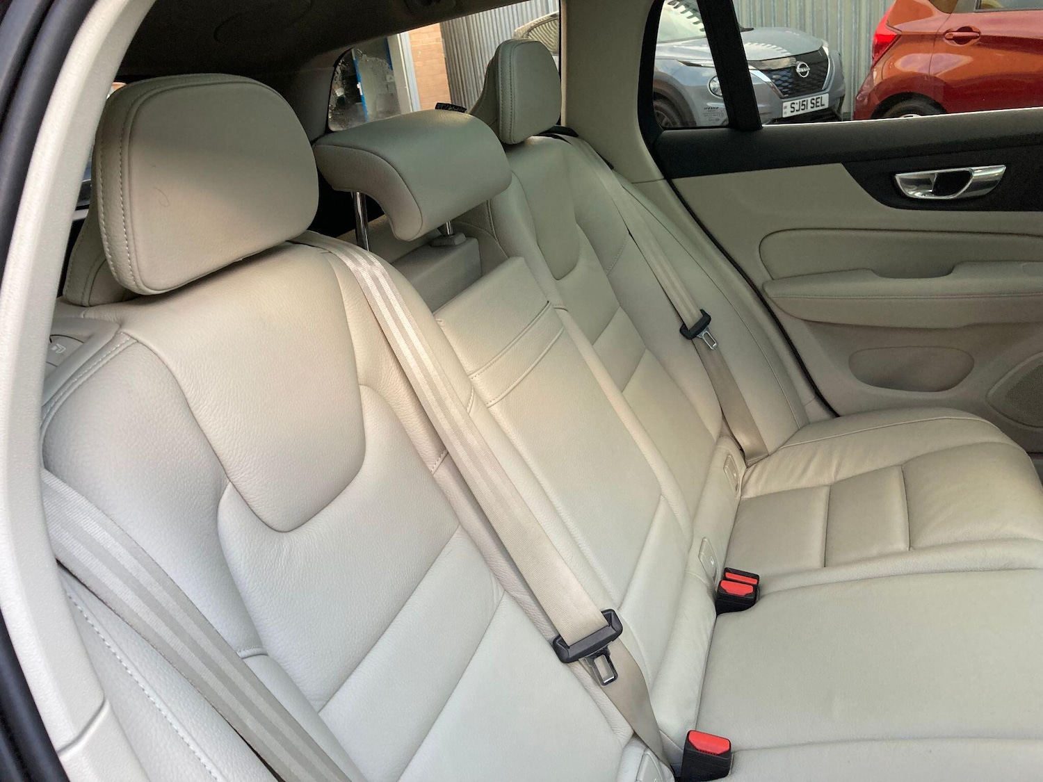 Used Volvo V60 2018 for sale - 76361304: Photo 46
