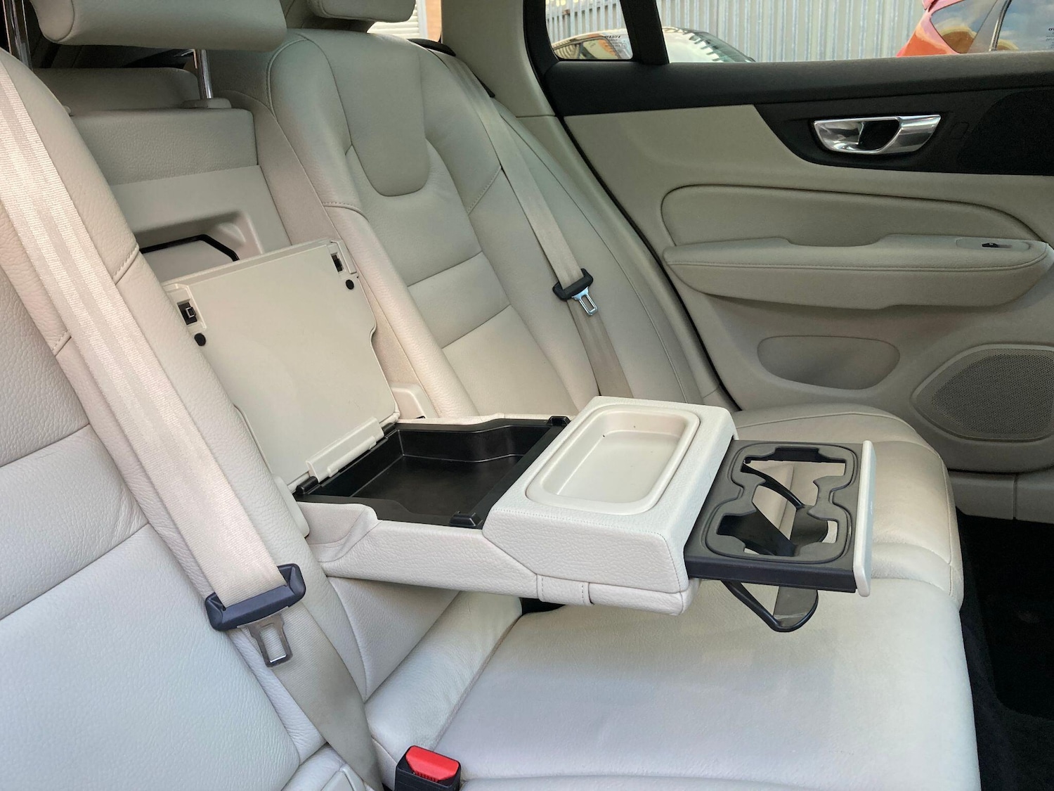 Used Volvo V60 2018 for sale - 76361304: Photo 49