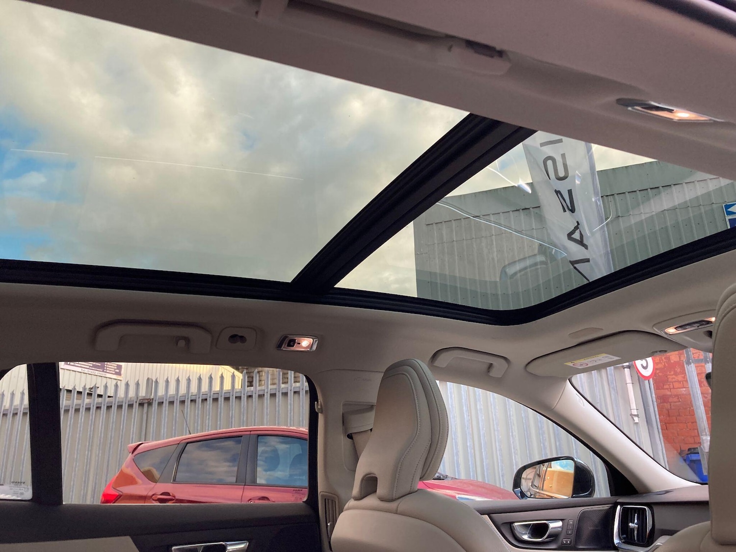 Used Volvo V60 2018 for sale - 76361304: Photo 50