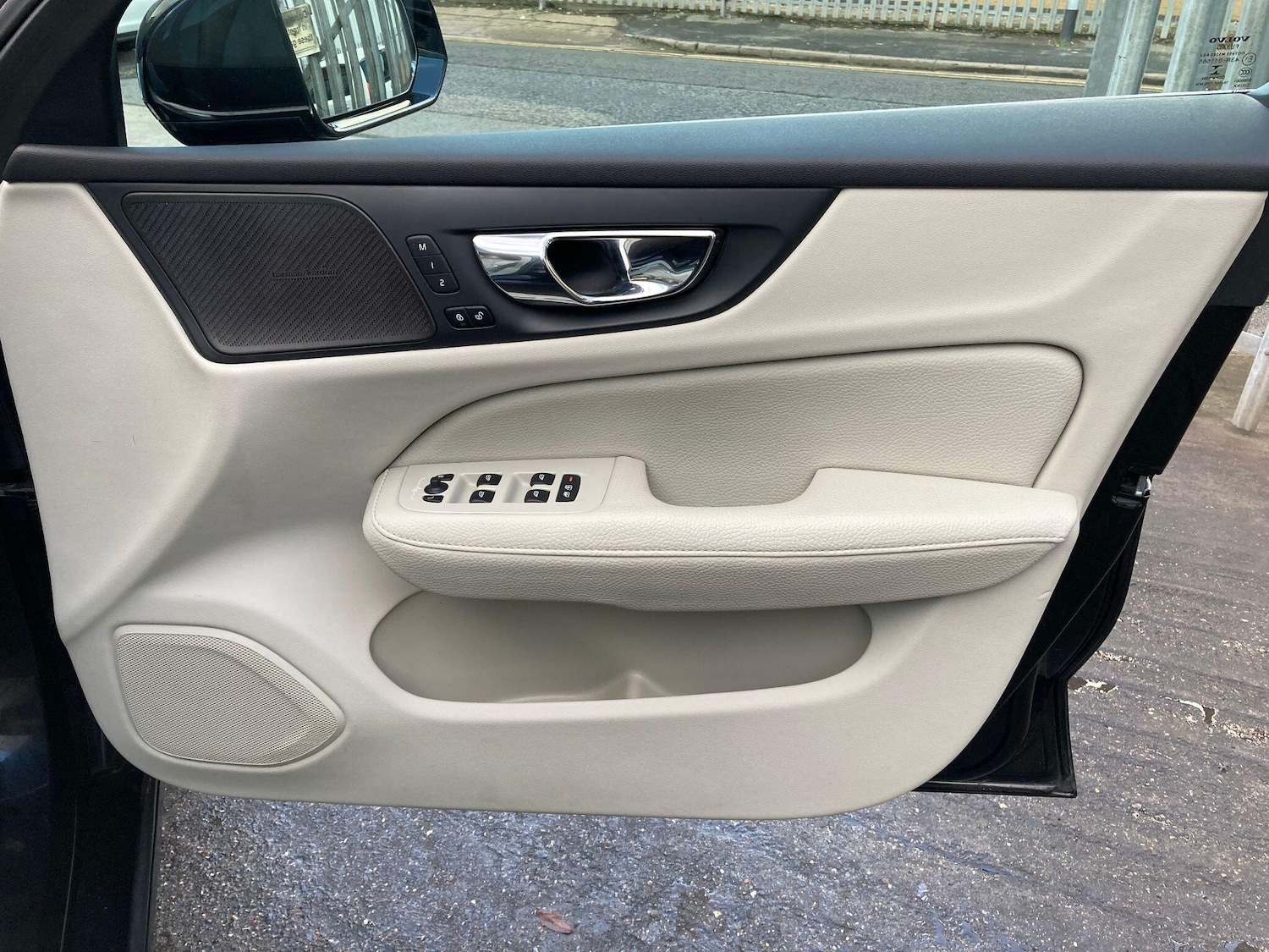 Used Volvo V60 2018 for sale - 76361304: Photo 51