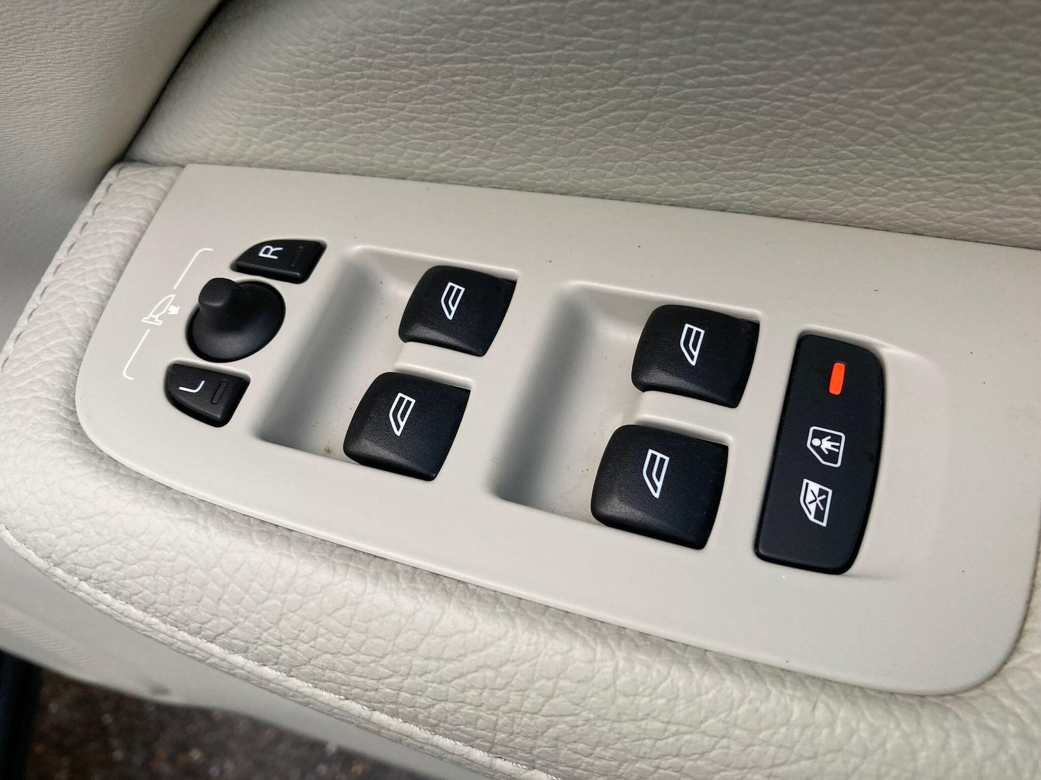 Used Volvo V60 2018 for sale - 76361304: Photo 52