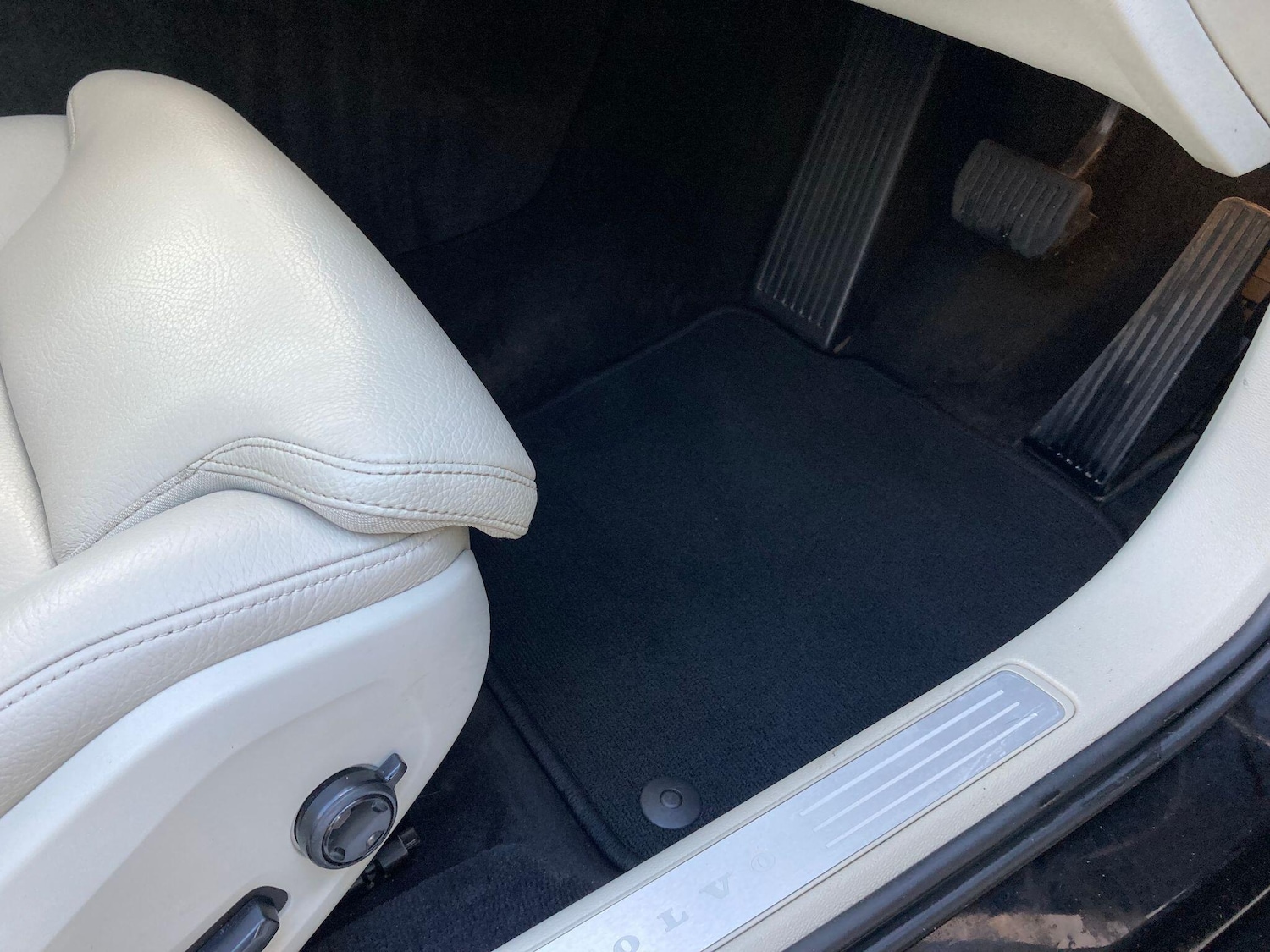 Used Volvo V60 2018 for sale - 76361304: Photo 54