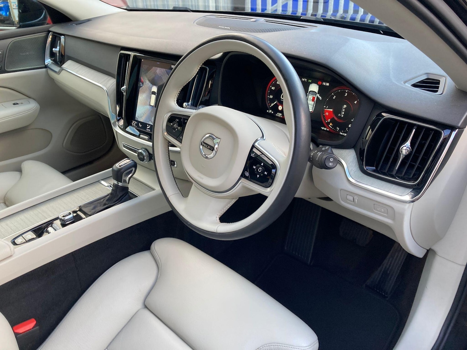 Used Volvo V60 2018 for sale - 76361304: Photo 56