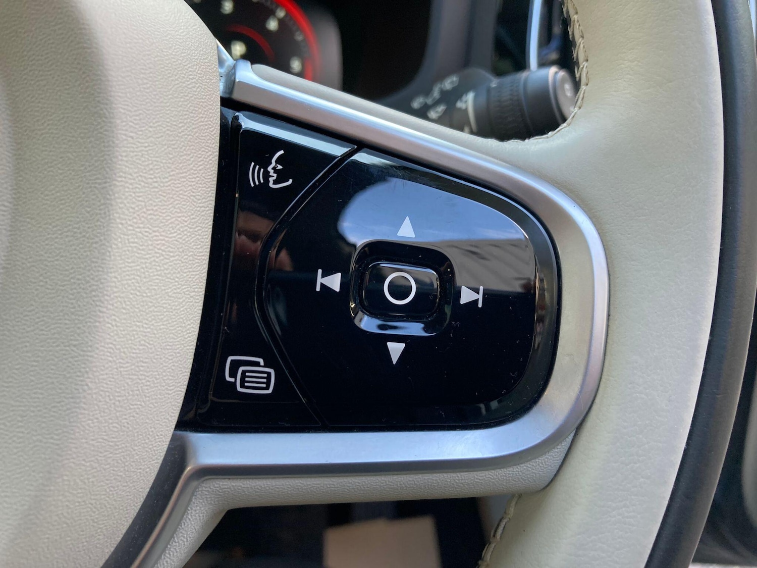 Used Volvo V60 2018 for sale - 76361304: Photo 59