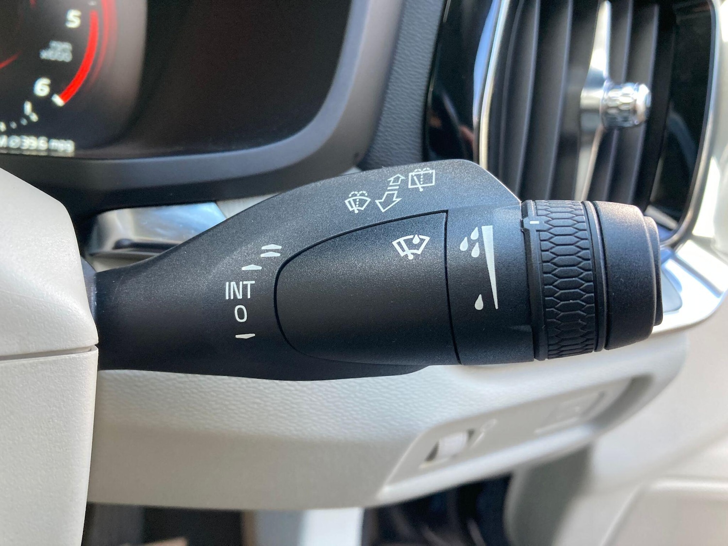 Used Volvo V60 2018 for sale - 76361304: Photo 61