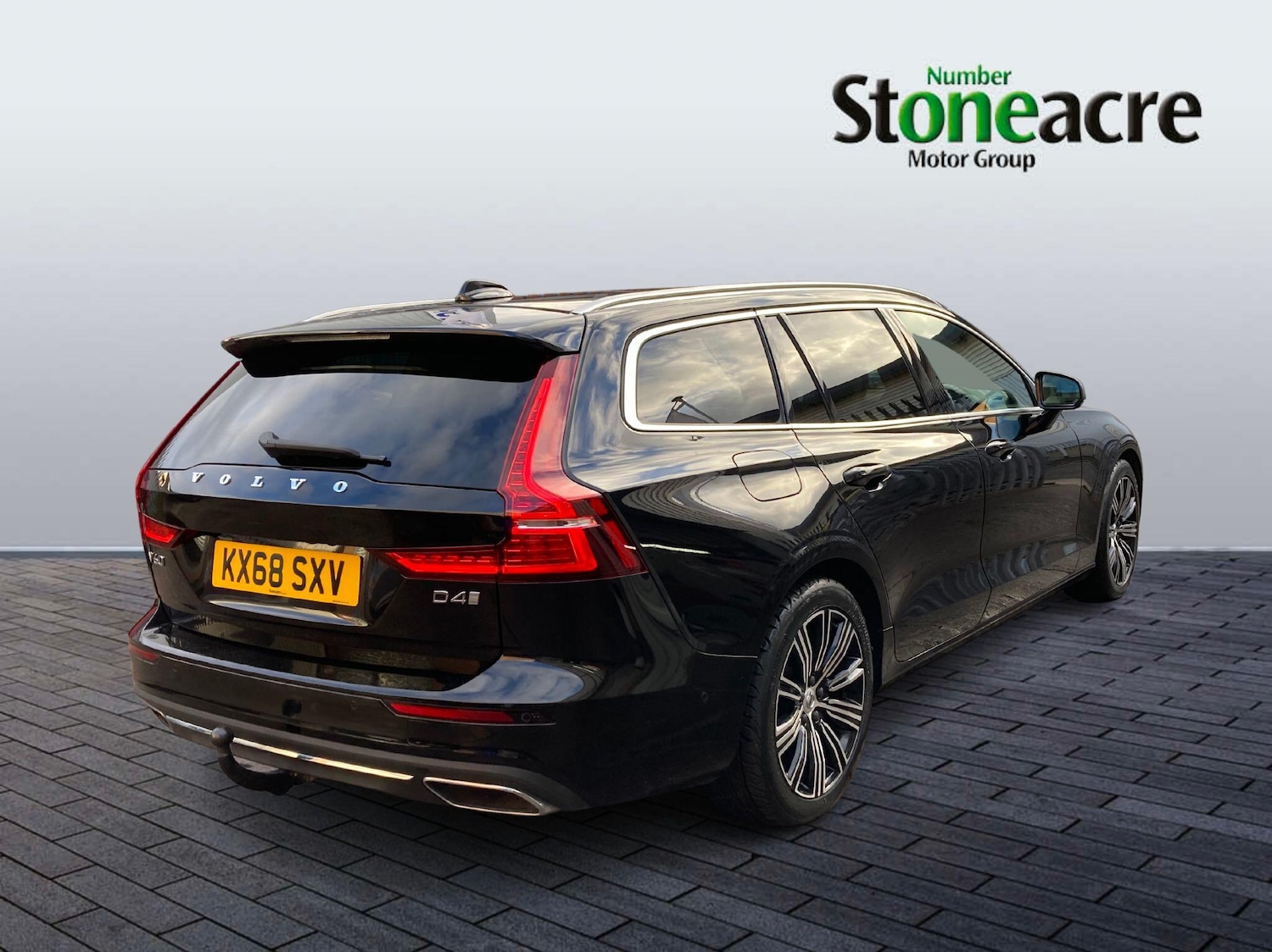 Used Volvo V60 2018 for sale - 76361304: Photo 8