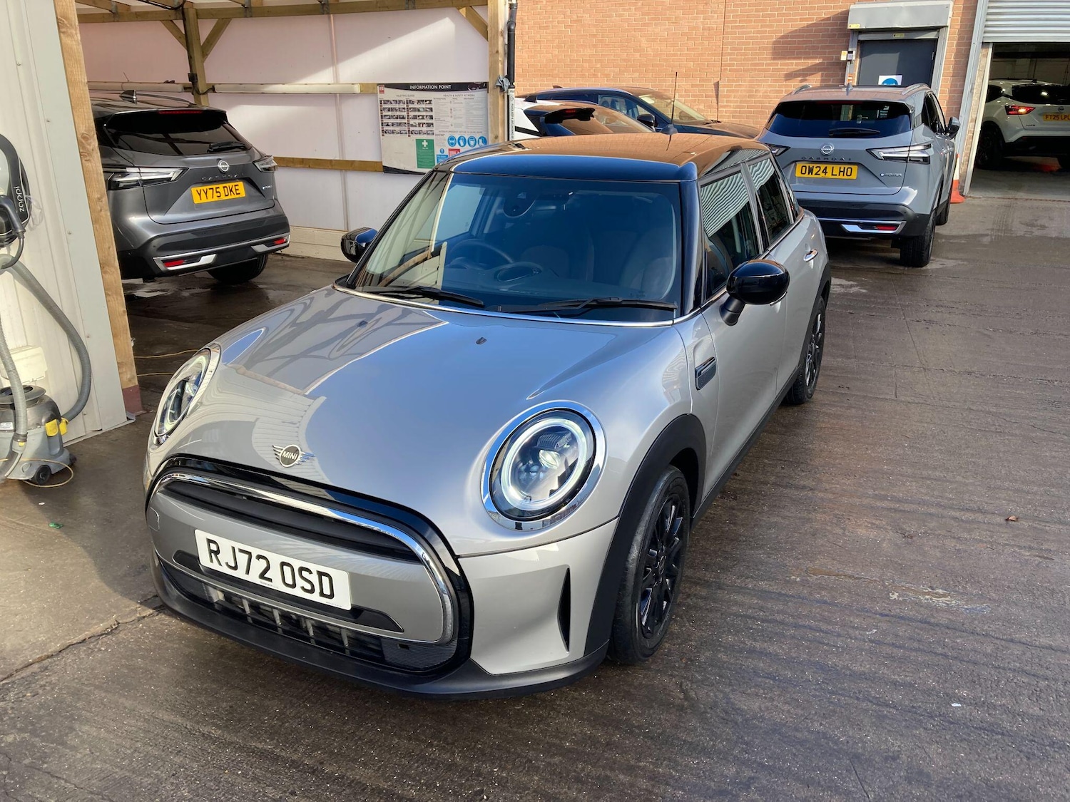 Used MINI Hatch 2022 for sale - 76597408: Photo 15