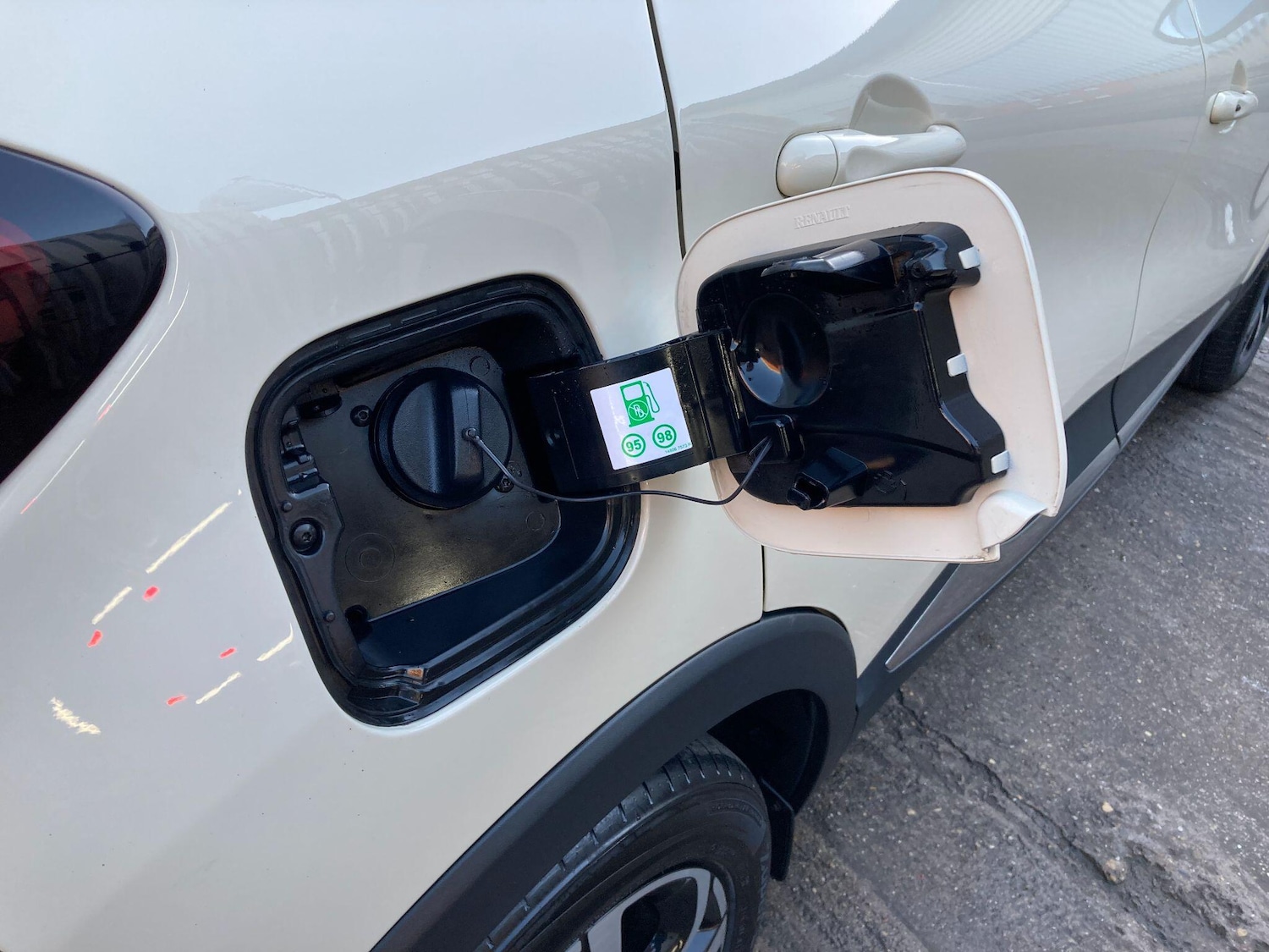 Used Renault Captur 2018 for sale - 76936290: Photo 21