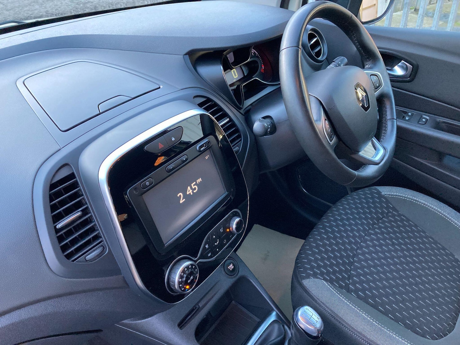 Used Renault Captur 2018 for sale - 76936290: Photo 32