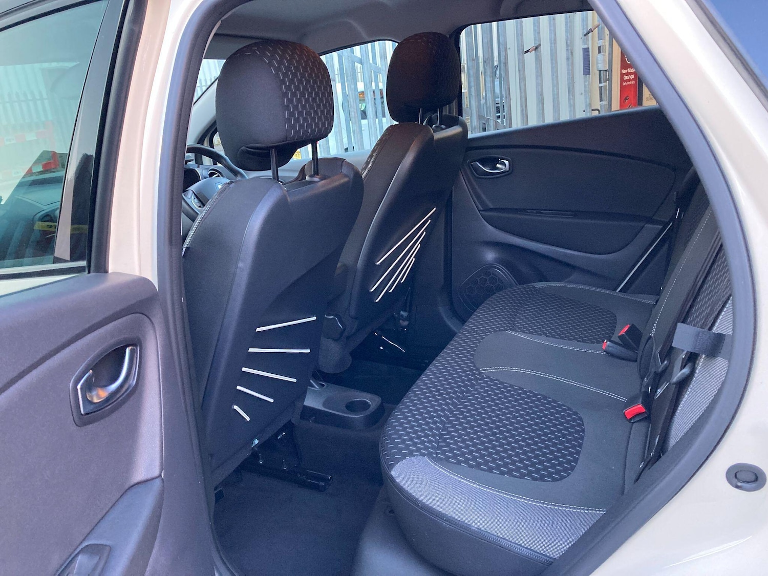 Used Renault Captur 2018 for sale - 76936290: Photo 40