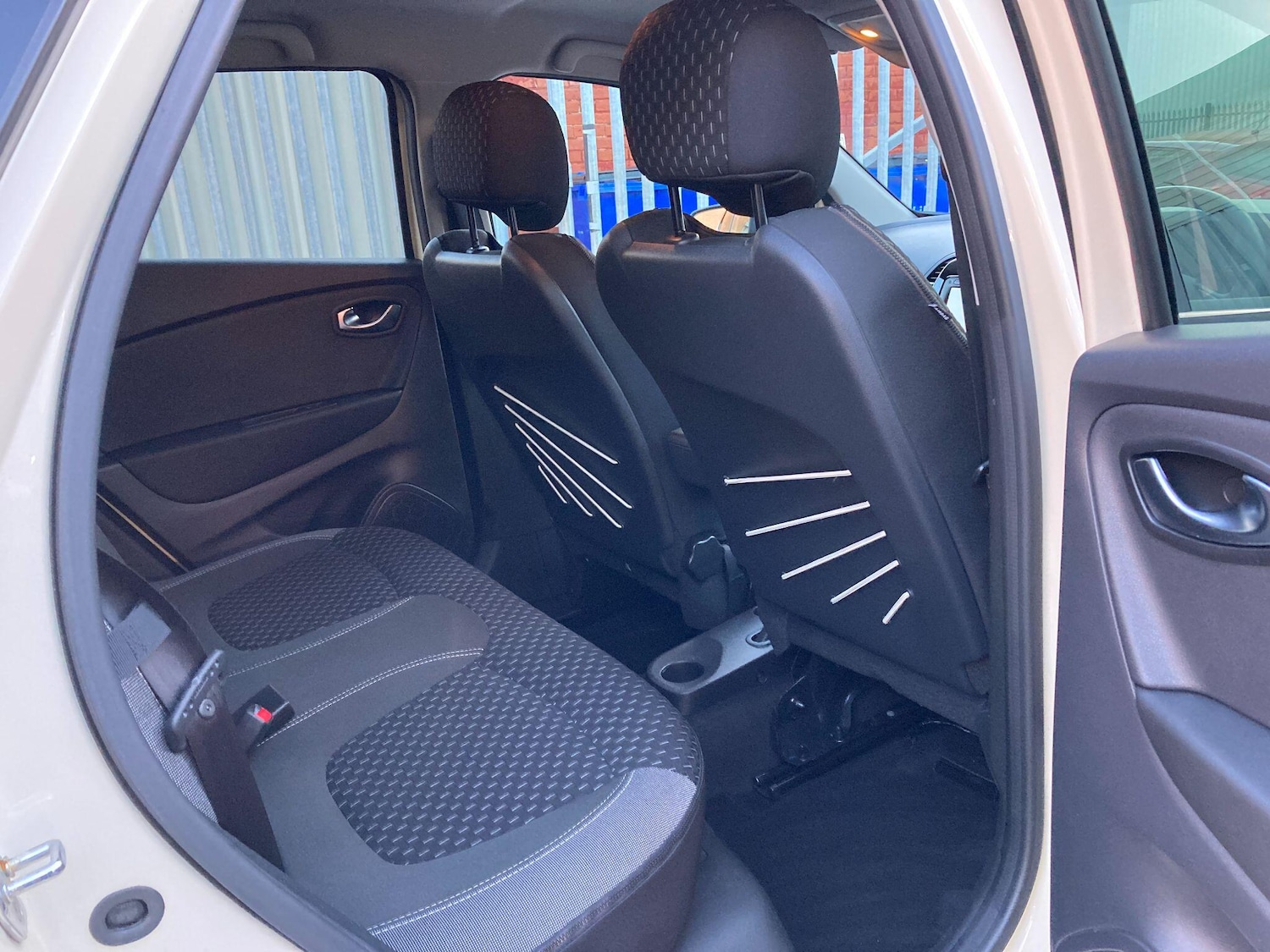 Used Renault Captur 2018 for sale - 76936290: Photo 42