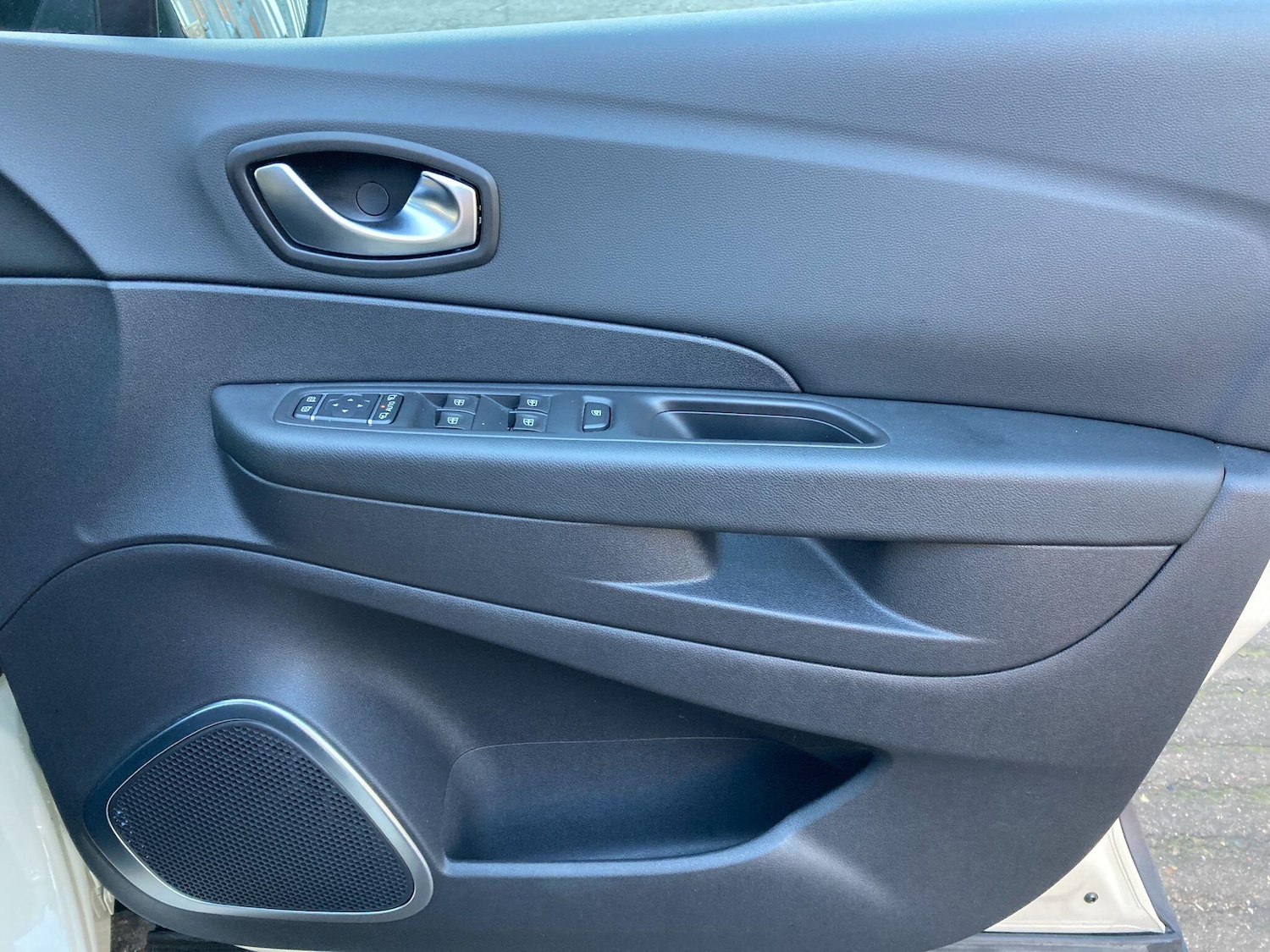 Used Renault Captur 2018 for sale - 76936290: Photo 46