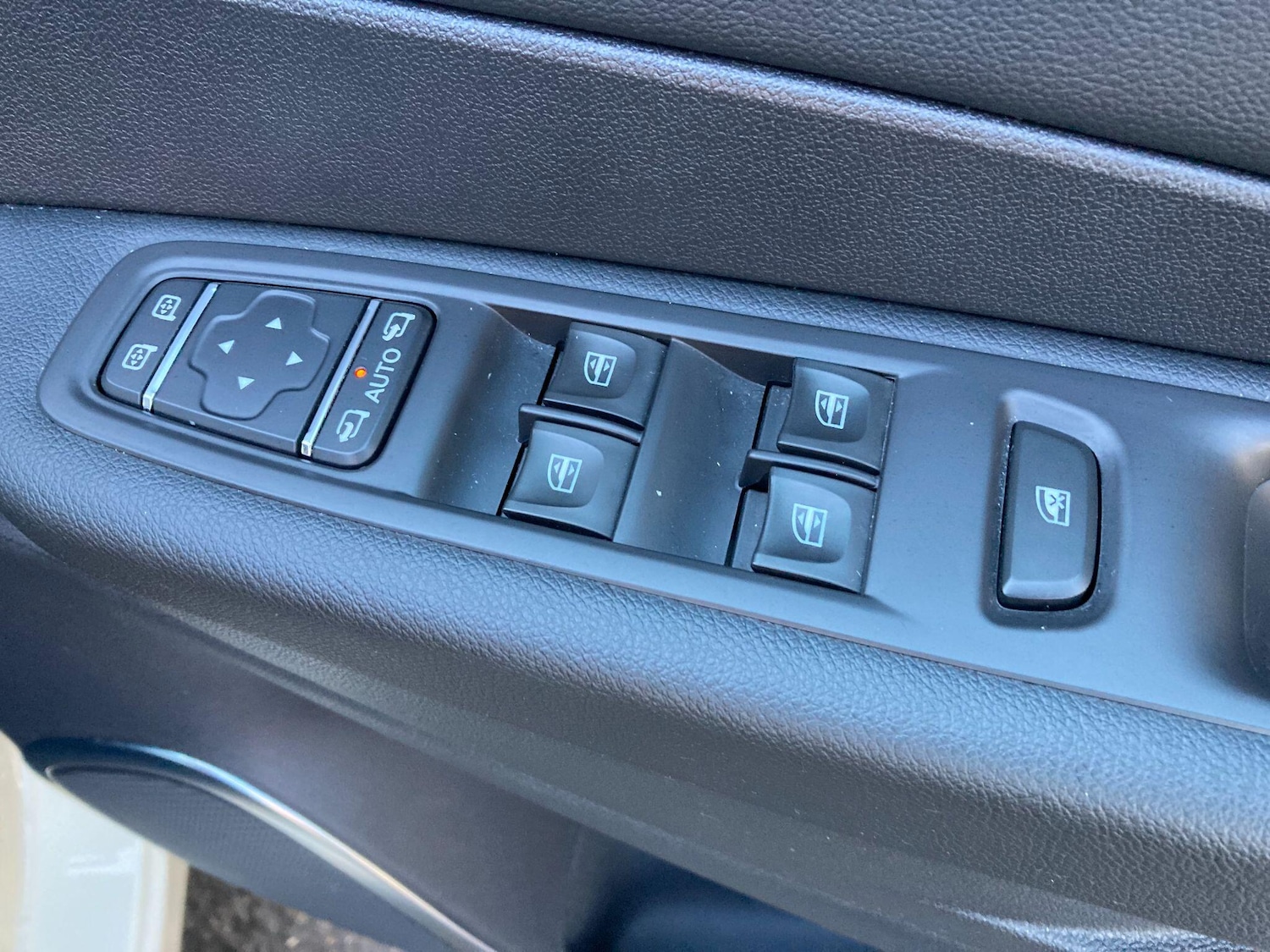 Used Renault Captur 2018 for sale - 76936290: Photo 47