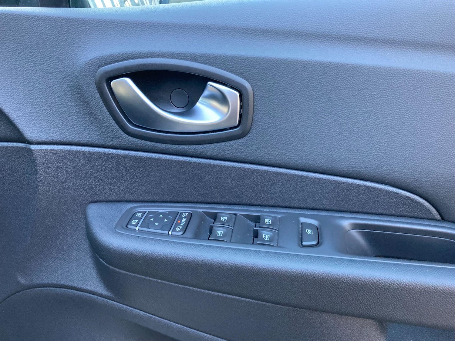 Used Renault Captur 2018 for sale - 76936290: Photo 48