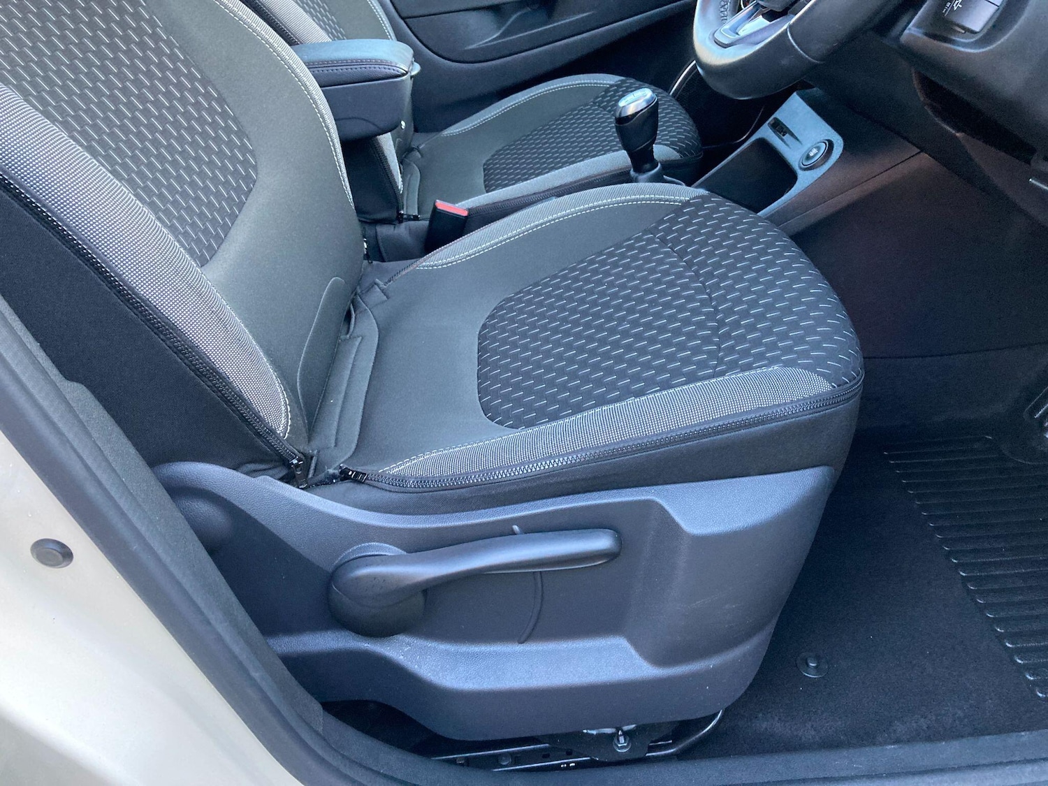 Used Renault Captur 2018 for sale - 76936290: Photo 50