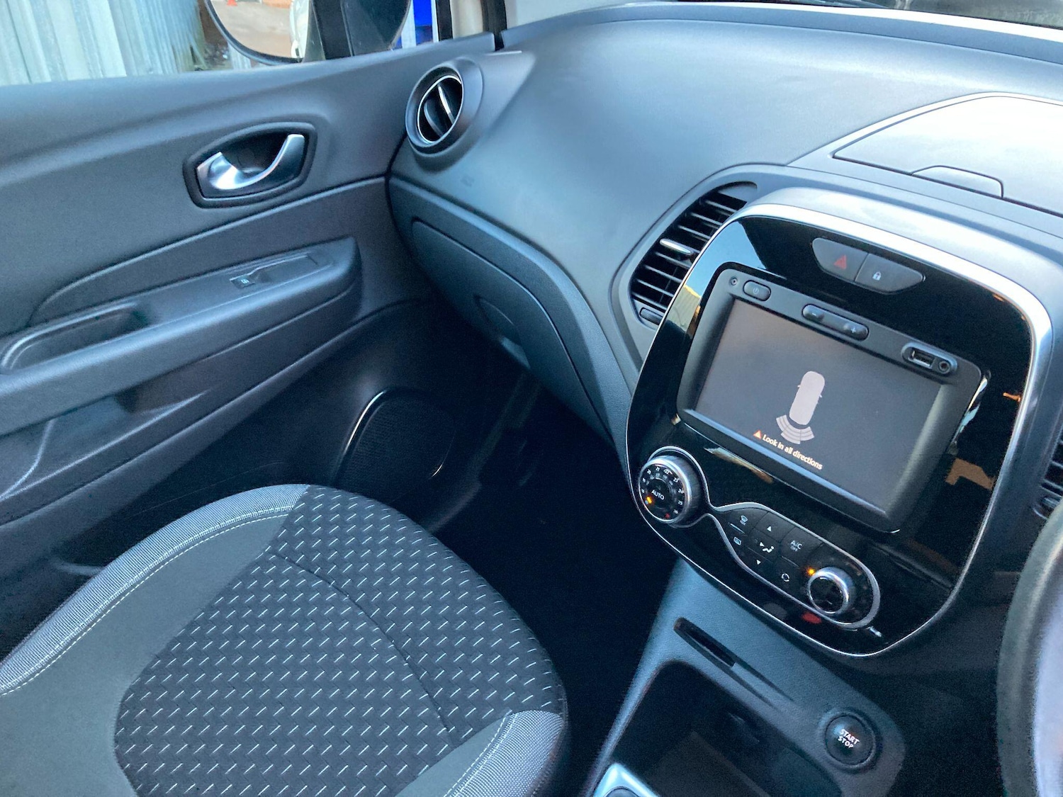 Used Renault Captur 2018 for sale - 76936290: Photo 64