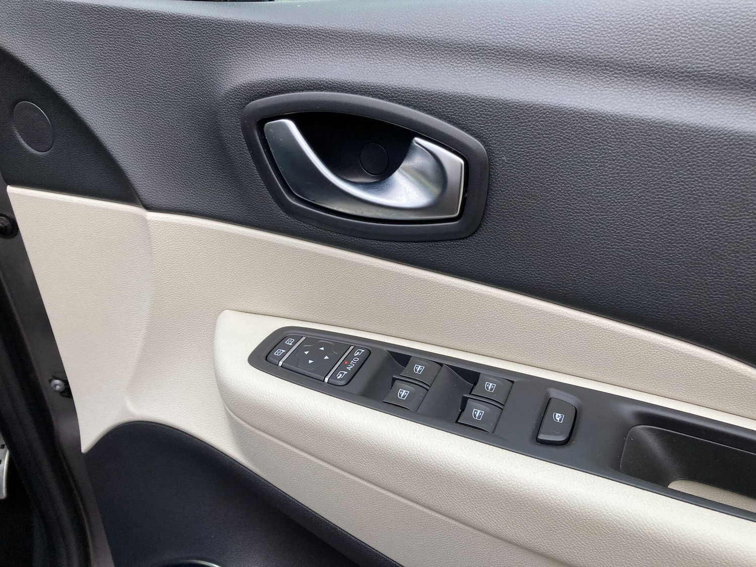 Used Renault Captur 2019 for sale - 76899312: Photo 51