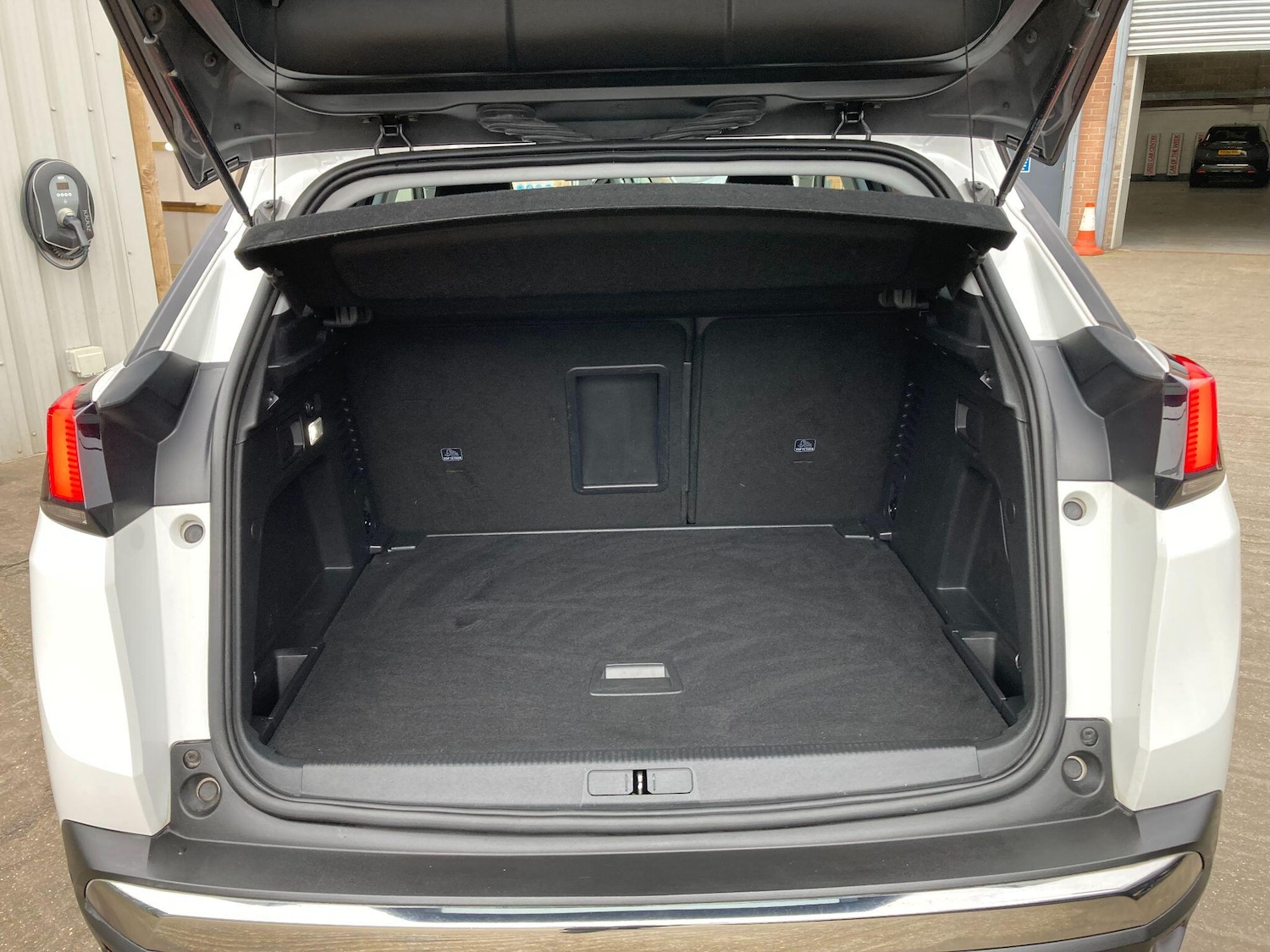 Used Peugeot 3008 2017 for sale - 77683435: Photo 24