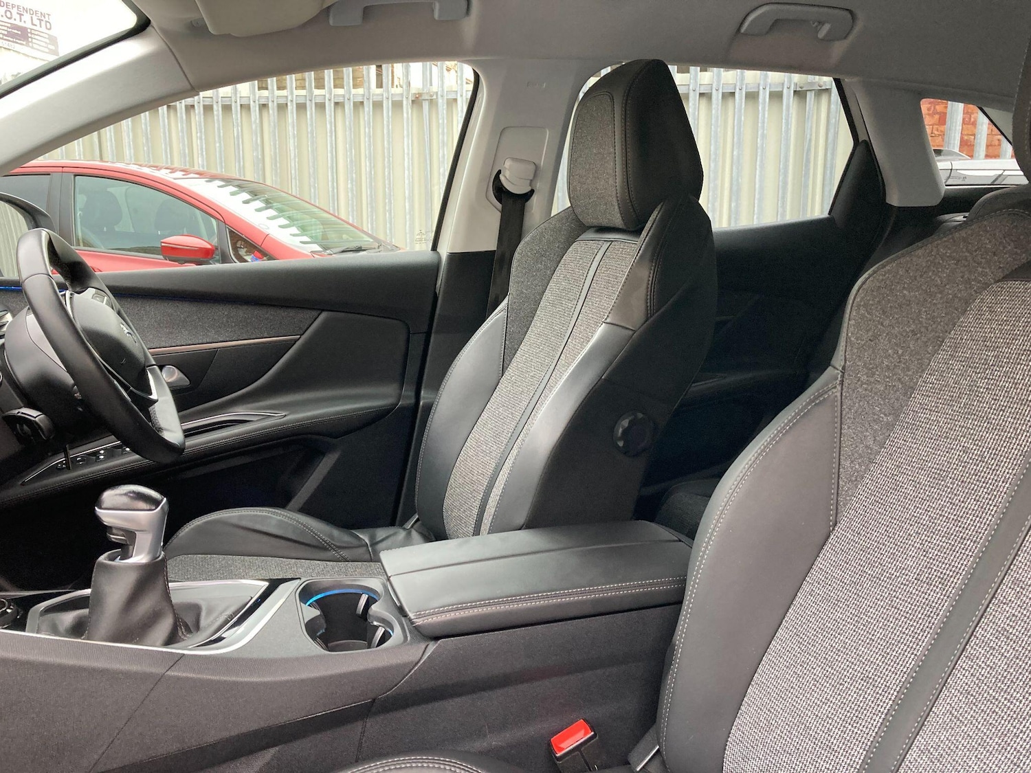 Used Peugeot 3008 2017 for sale - 77683435: Photo 30