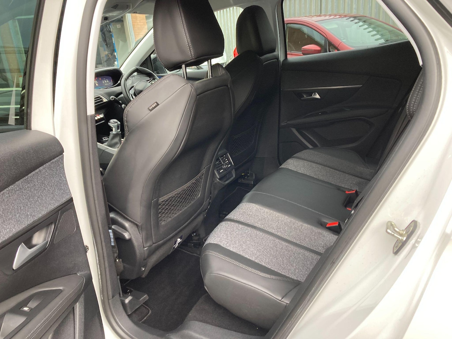 Used Peugeot 3008 2017 for sale - 77683435: Photo 36