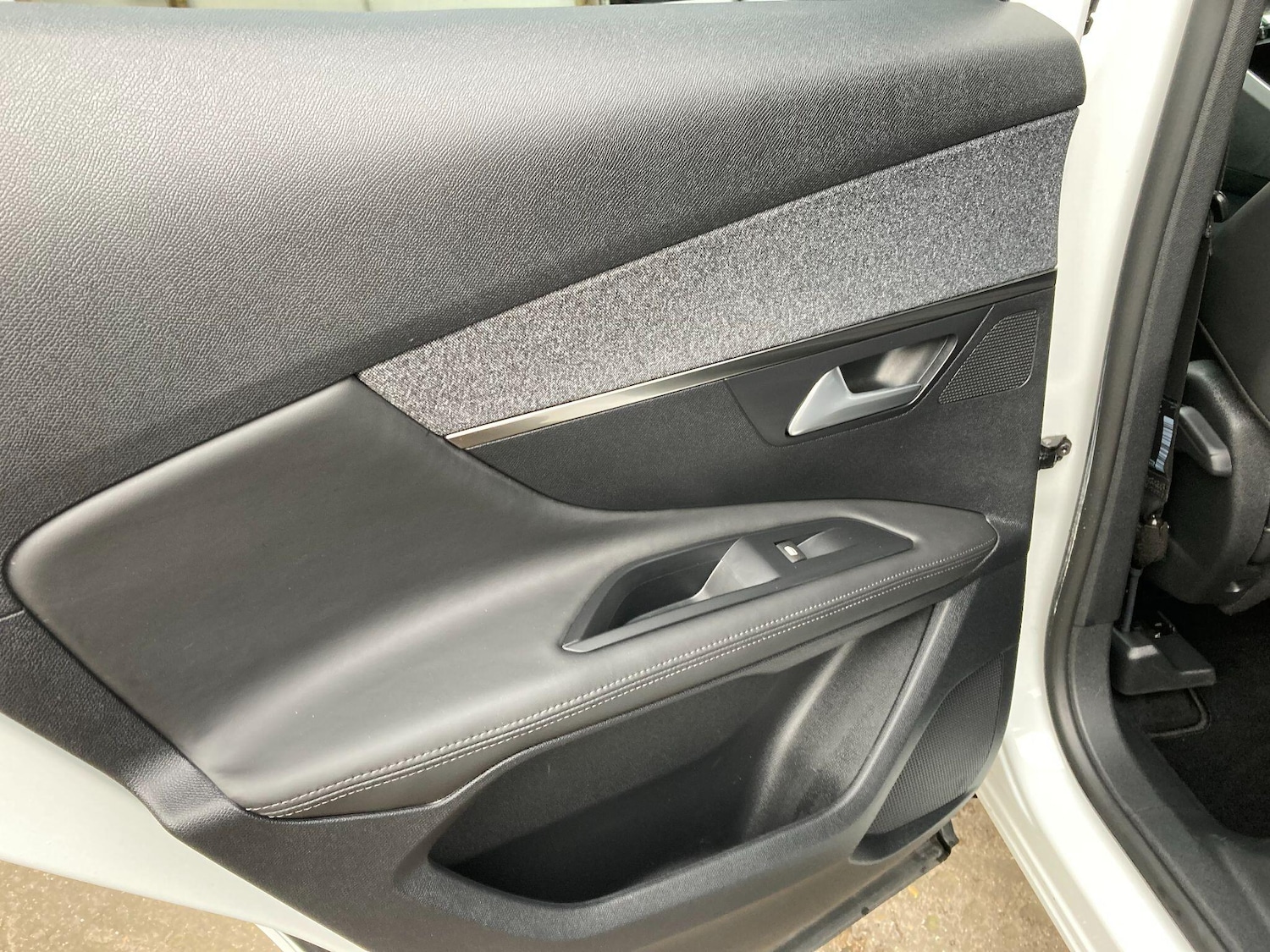 Used Peugeot 3008 2017 for sale - 77683435: Photo 38