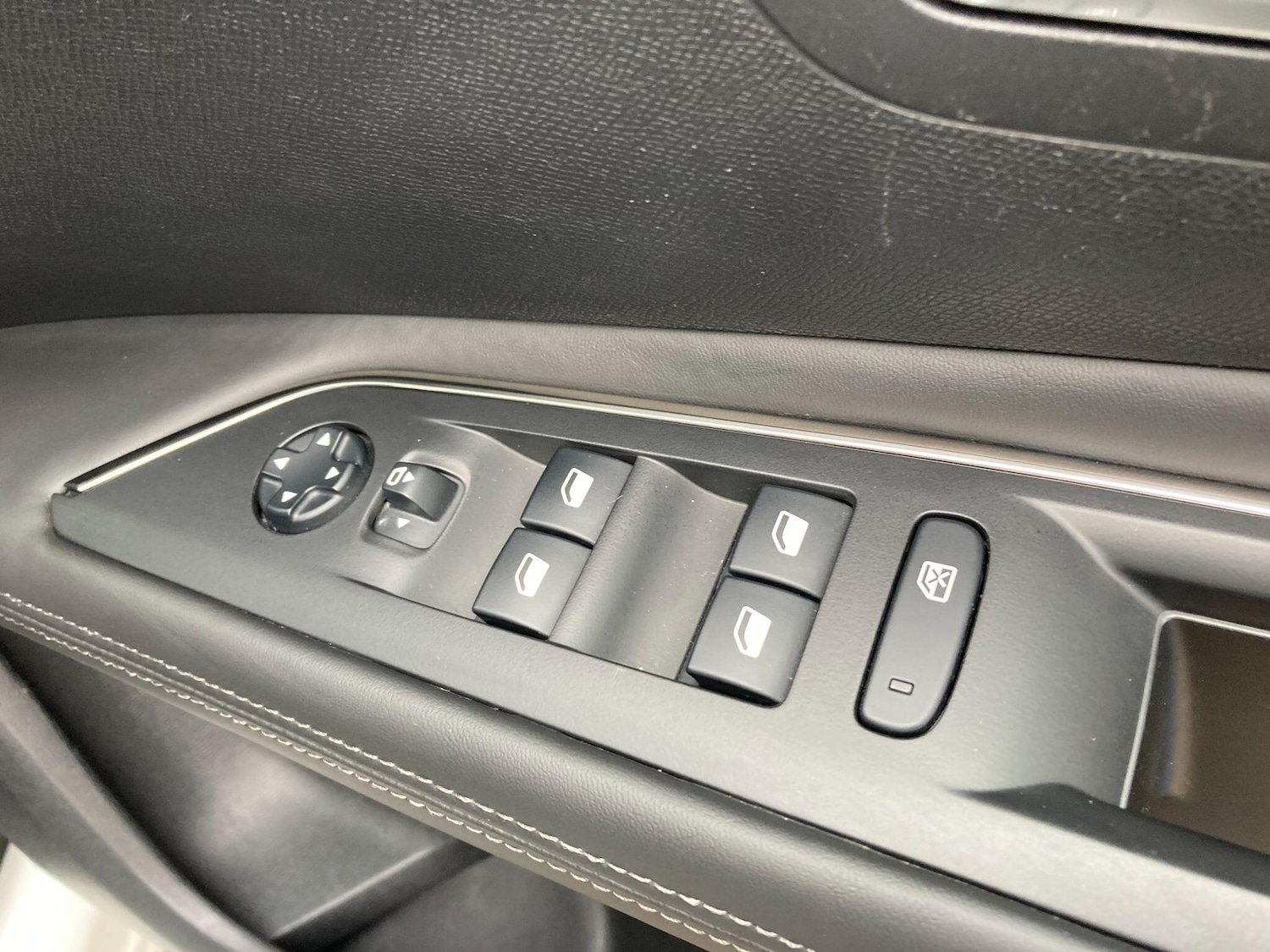 Used Peugeot 3008 2017 for sale - 77683435: Photo 45