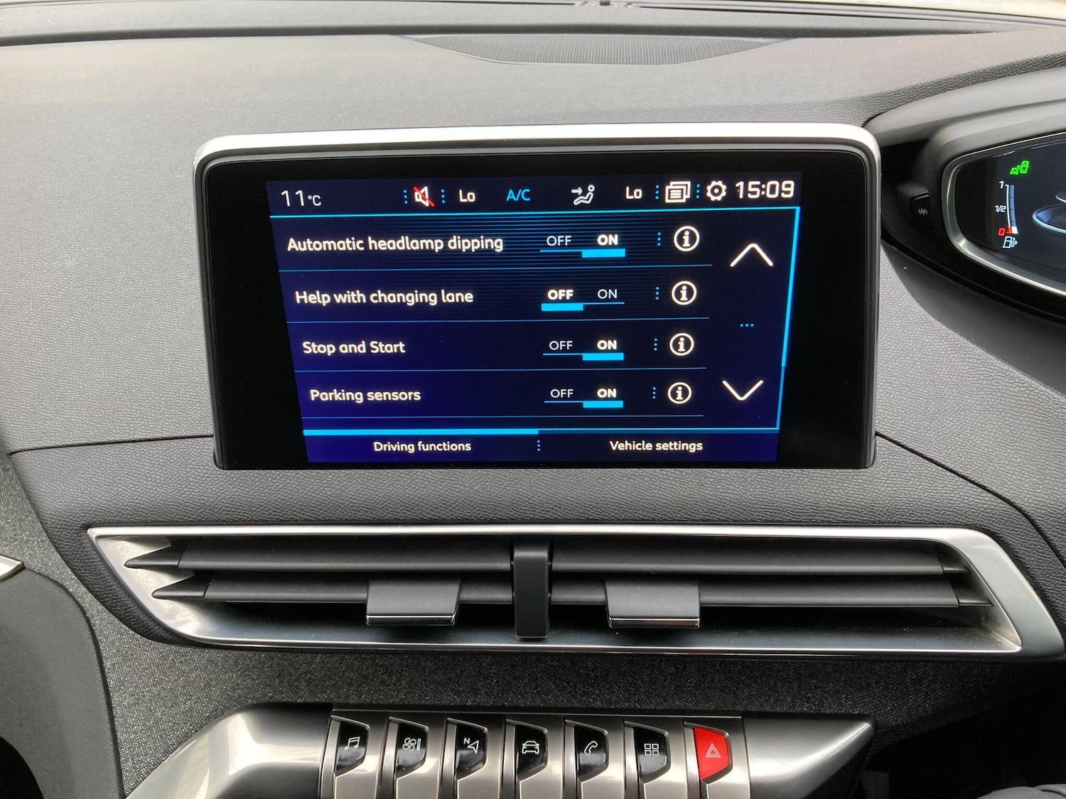 Used Peugeot 3008 2017 for sale - 77683435: Photo 60