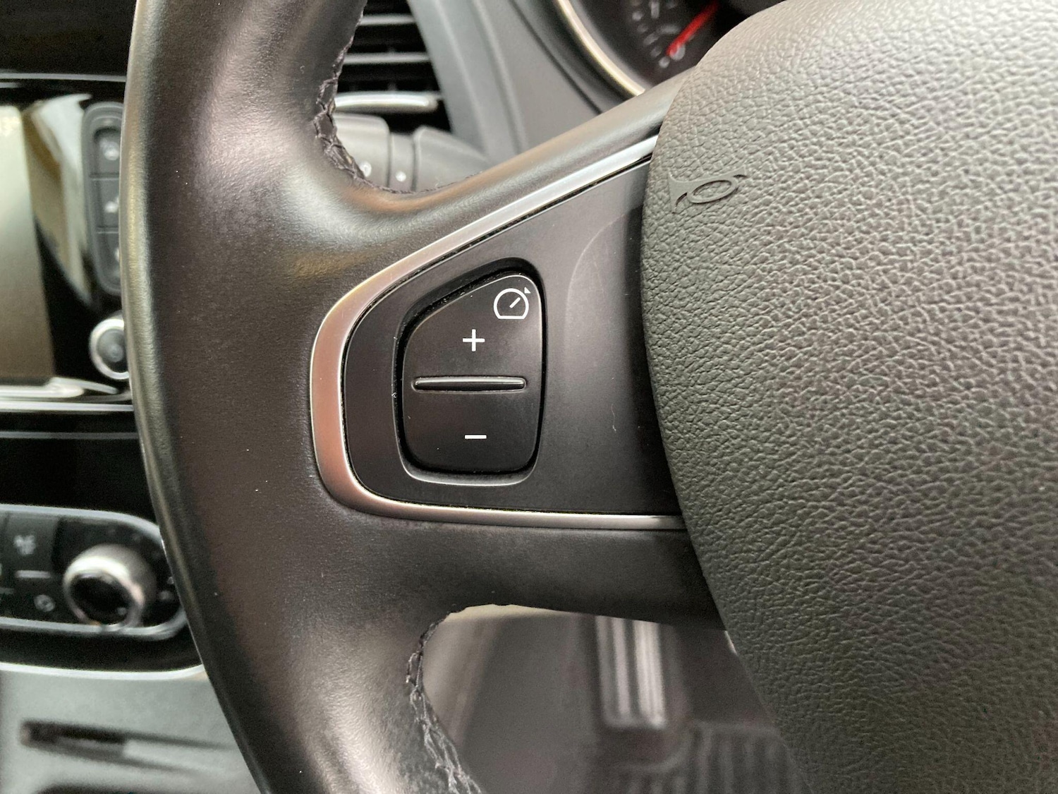 Used Renault Captur 2019 for sale - 76380617: Photo 60