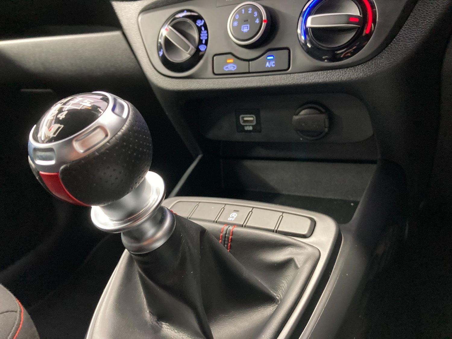 Used Hyundai i10 2021 for sale - 77291705: Photo 65