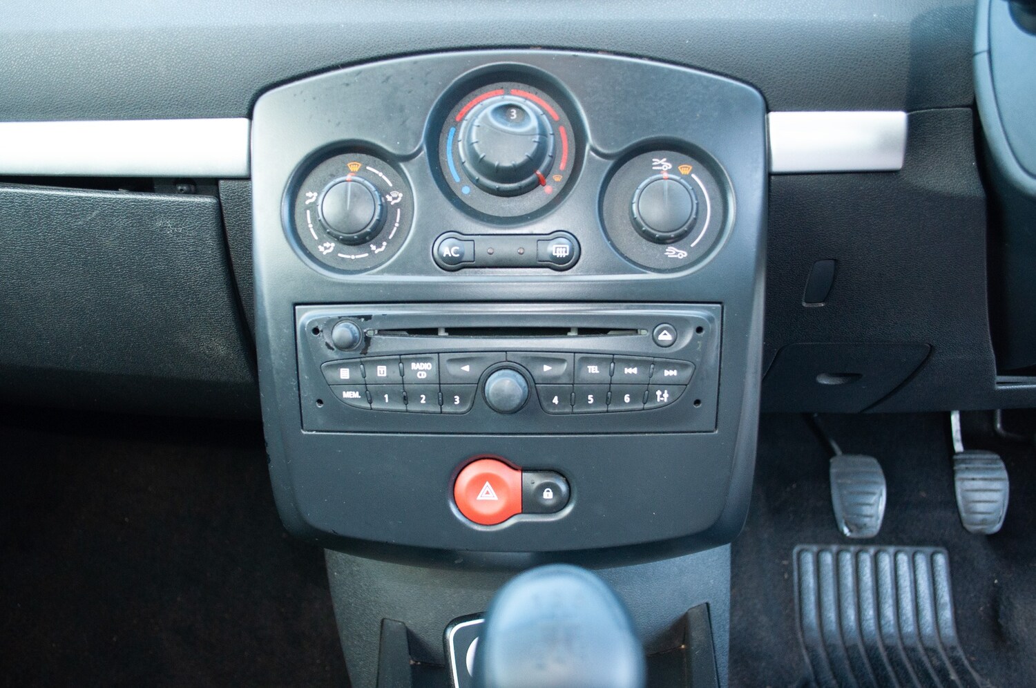 Used Renault Clio 2011 for sale - 78055853: Photo 24