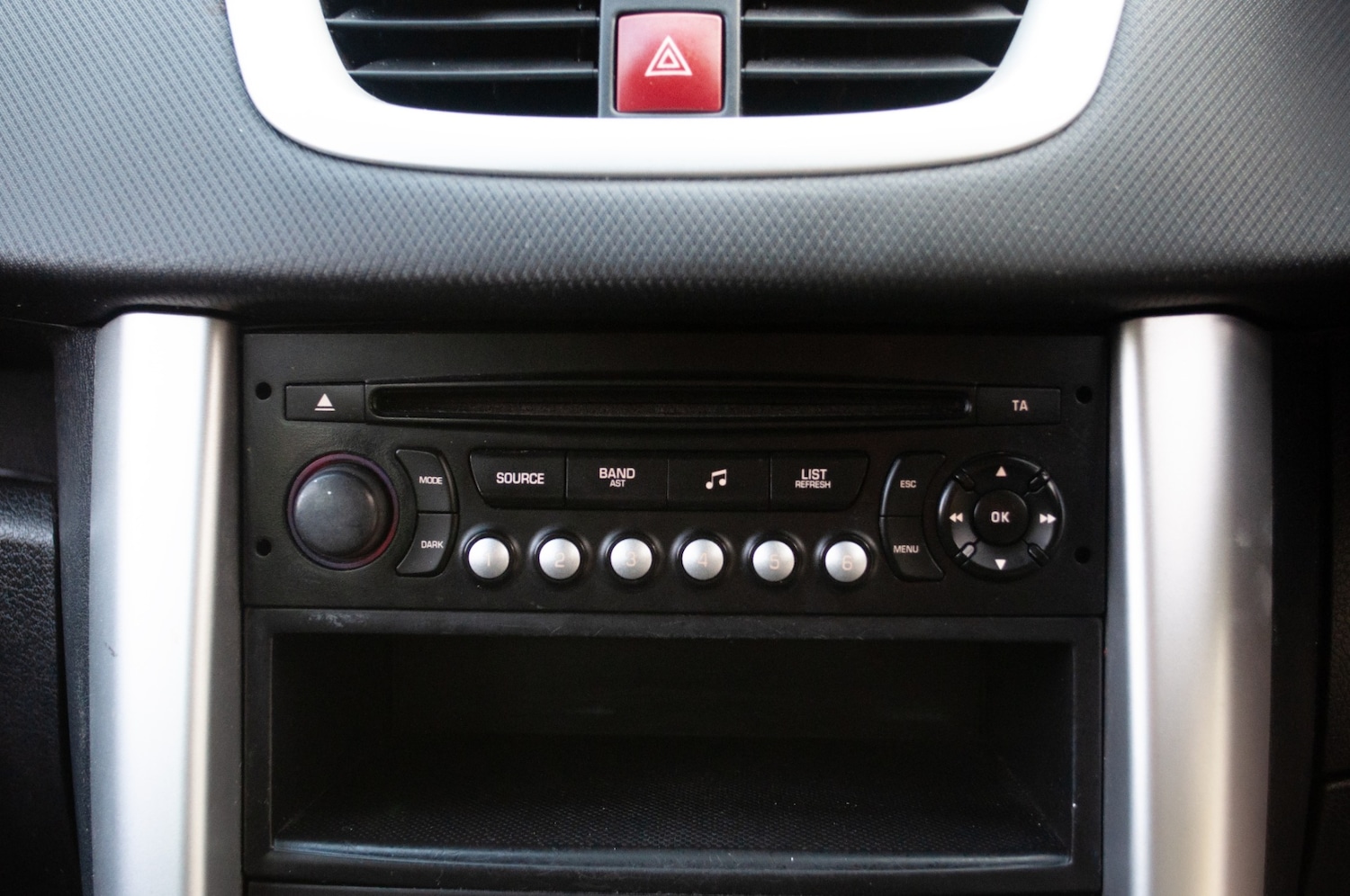 Used Peugeot 207 2012 for sale - 76696462: Photo 24