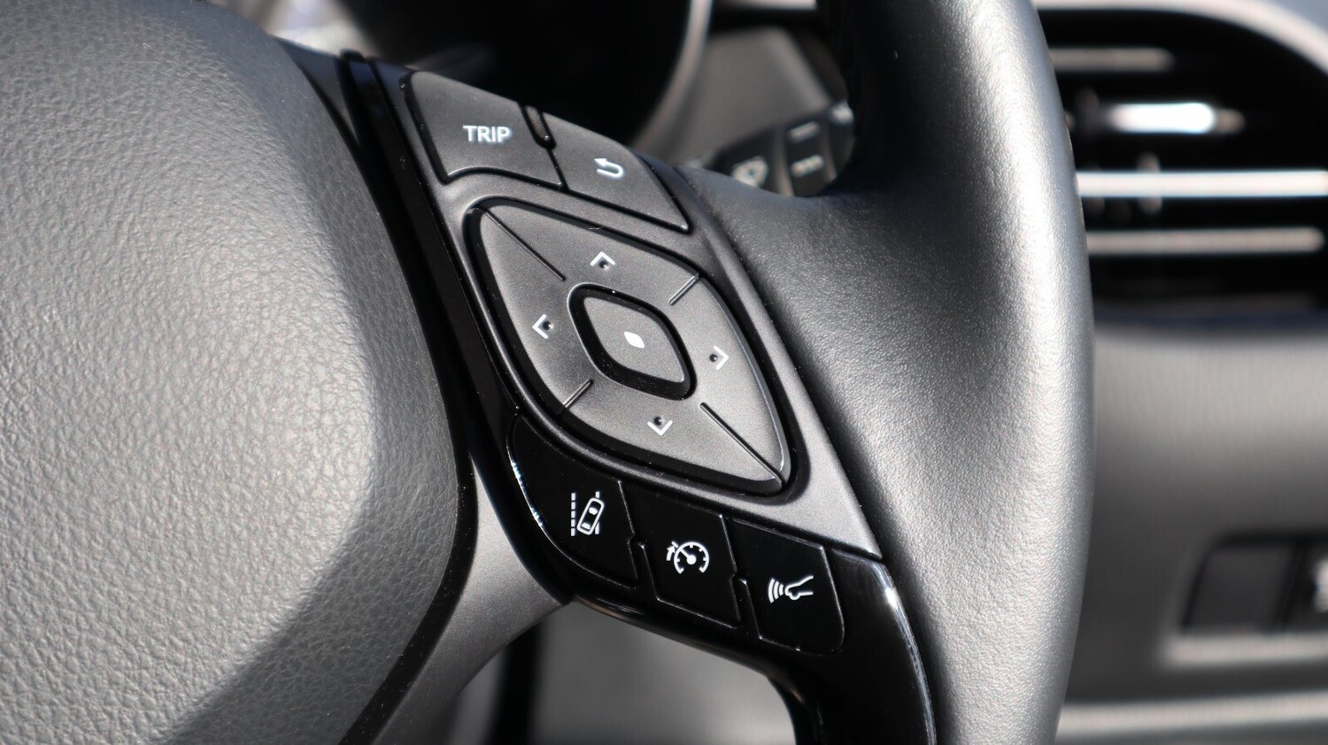 Used Toyota C-HR 2023 for sale - 77959933: Photo 28