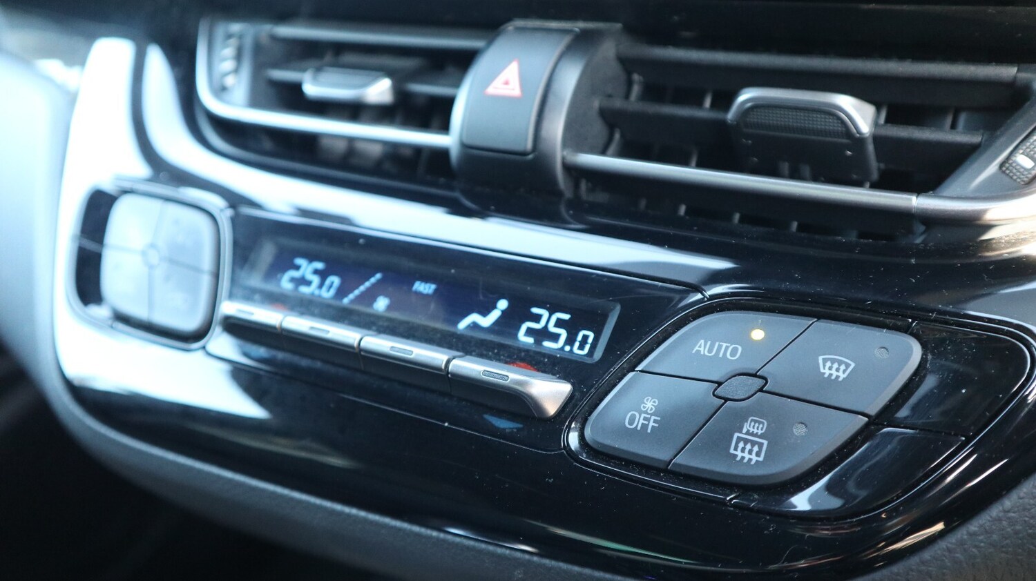 Used Toyota C-HR 2023 for sale - 77959933: Photo 34