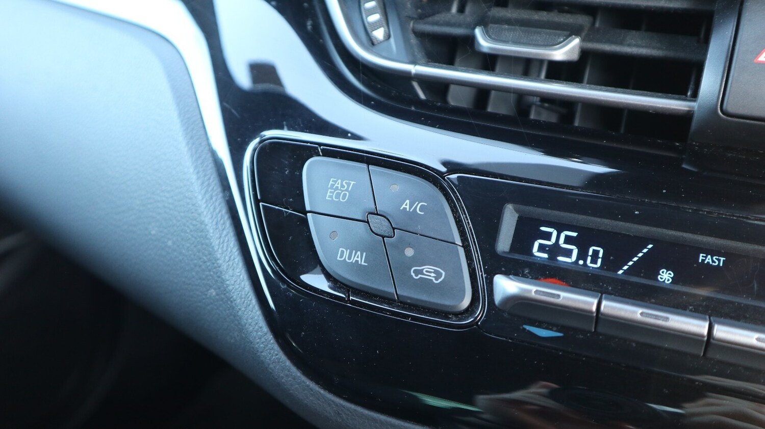 Used Toyota C-HR 2023 for sale - 77959933: Photo 35