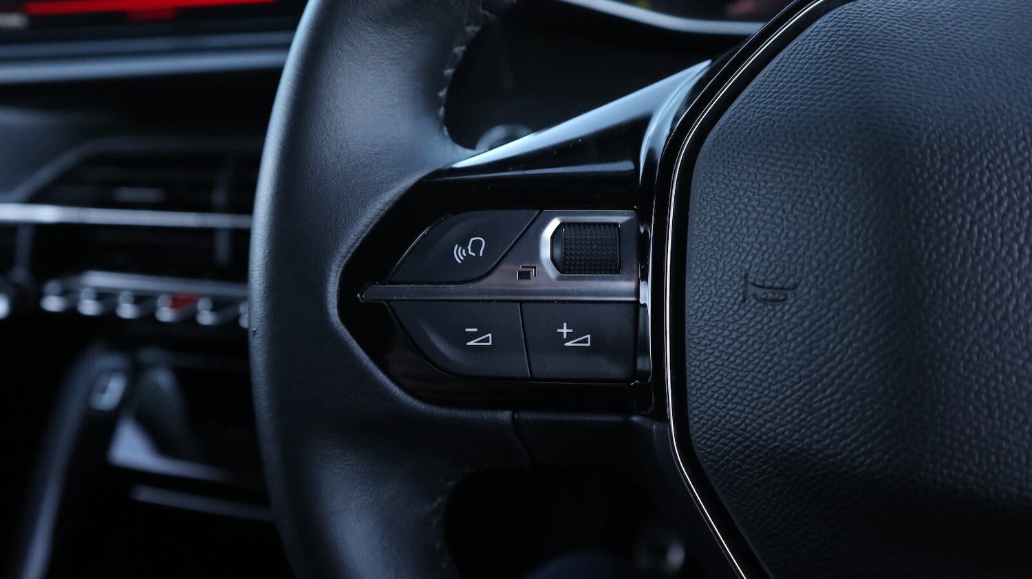 Used Peugeot 2008 2022 for sale - 76818154: Photo 30