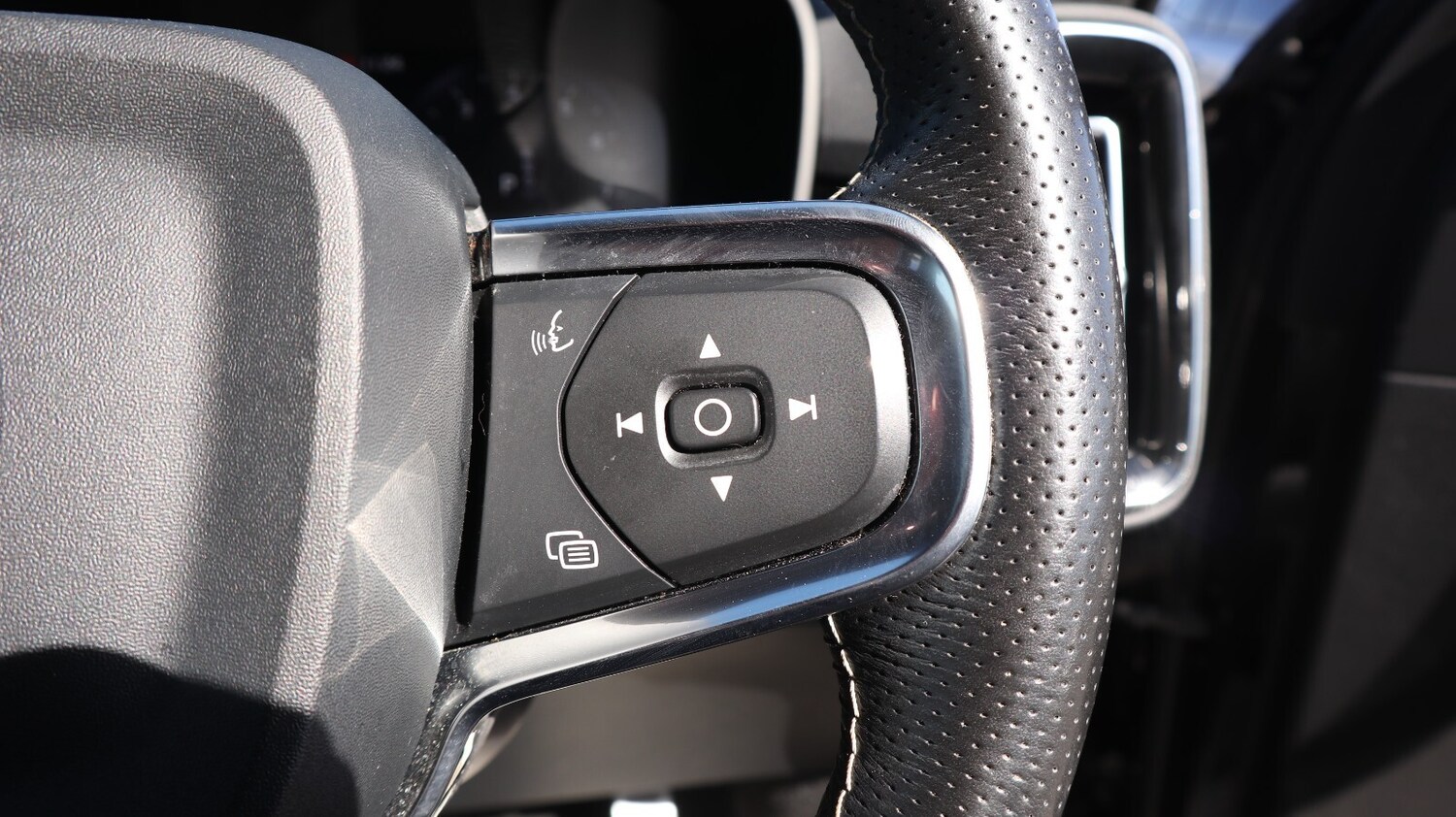 Used Volvo XC40 2021 for sale - 78158809: Photo 28