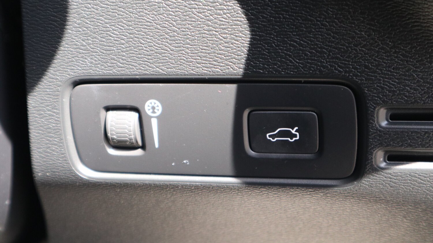 Used Volvo XC40 2021 for sale - 78158809: Photo 39