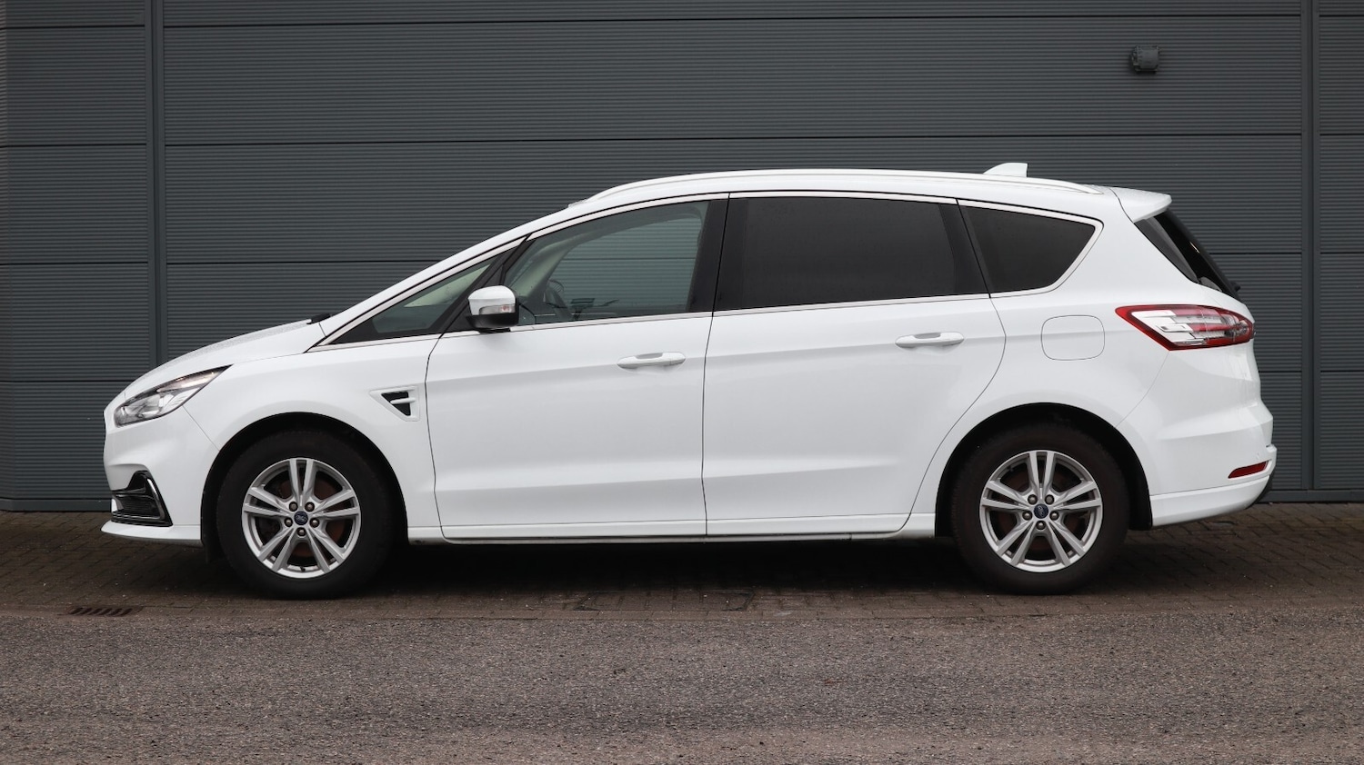 Used Ford S-Max 2020 for sale - 76818230: Photo 4