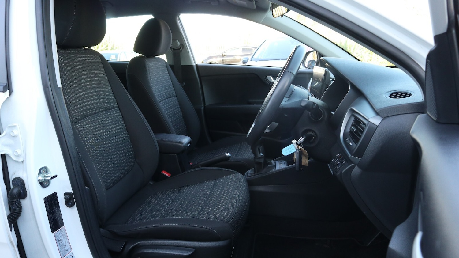 Used Kia Stonic 2022 for sale - 76818225: Photo 21