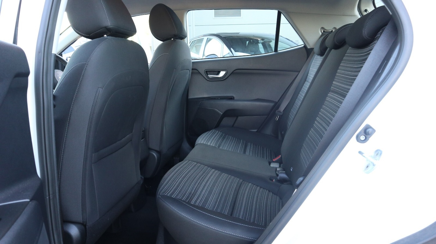 Used Kia Stonic 2022 for sale - 76818225: Photo 24