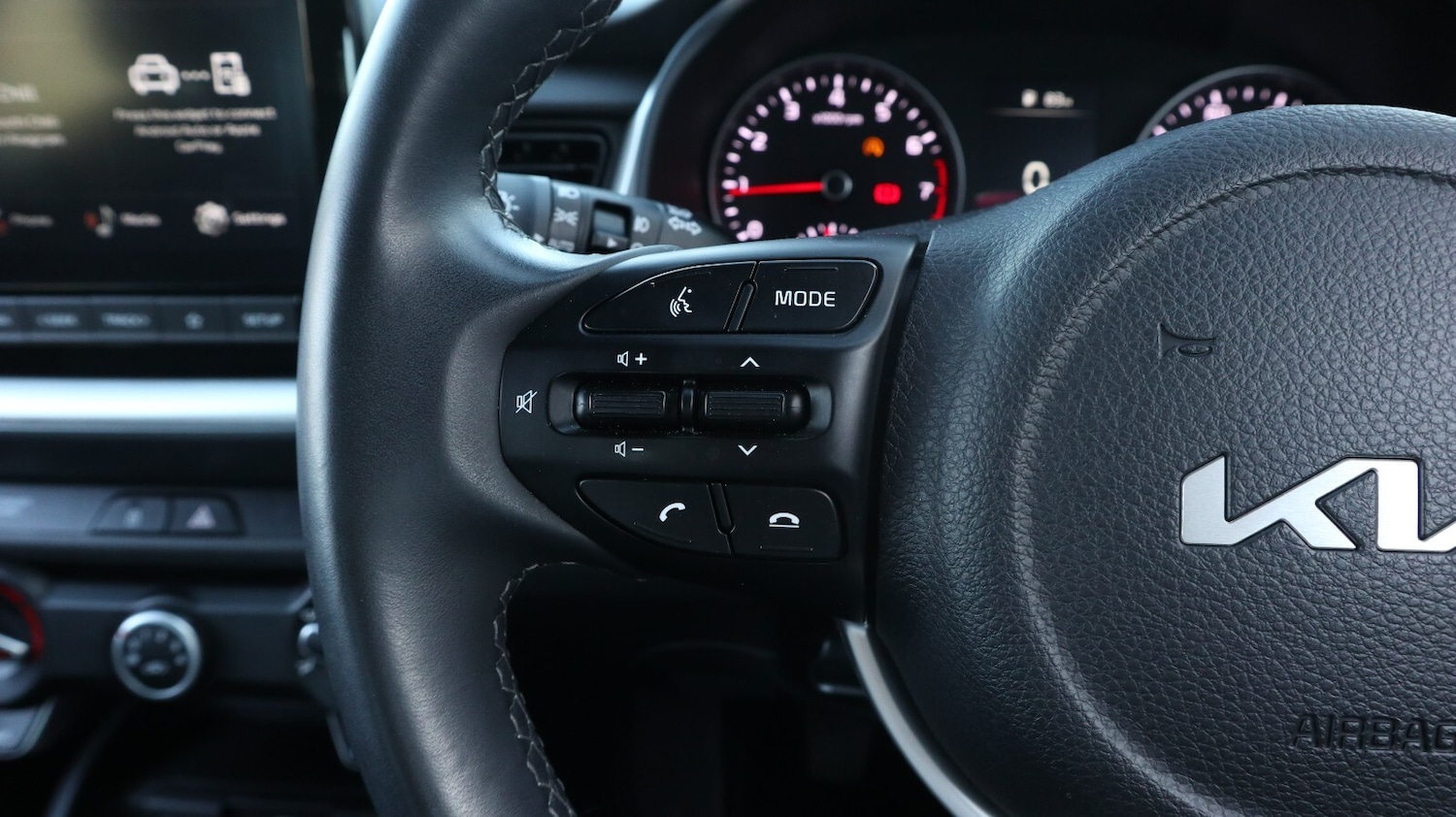 Used Kia Stonic 2022 for sale - 76818225: Photo 28