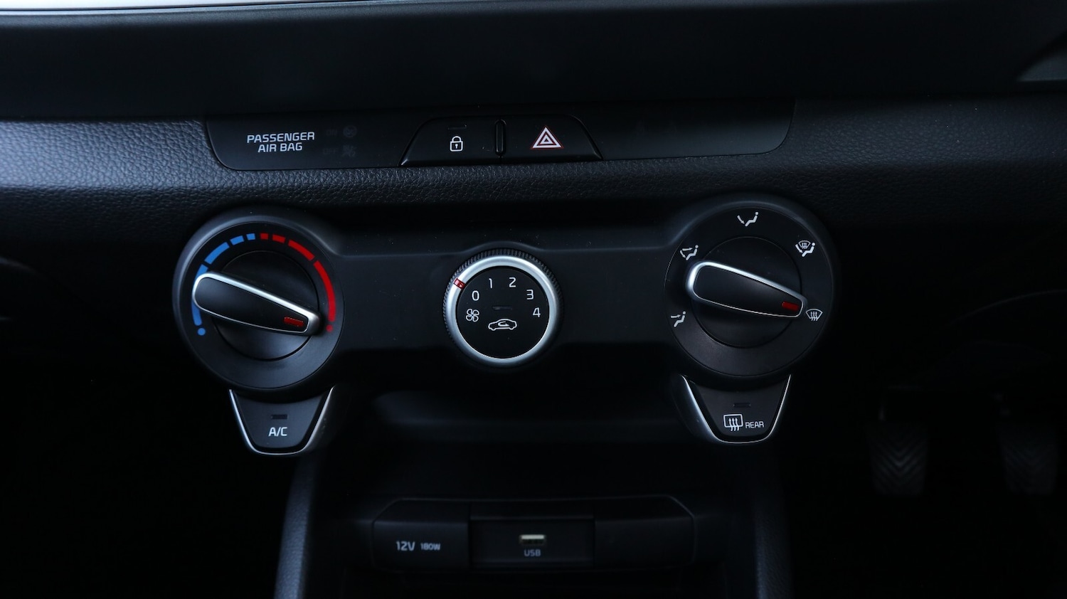 Used Kia Stonic 2022 for sale - 76818225: Photo 33