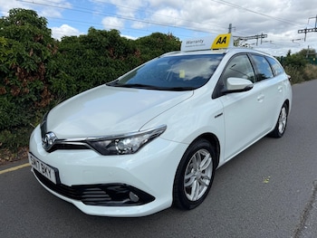 2017 (17) - 1.8 VVT-h Business Edition Touring Sports CVT Euro 6 (s/s) 5dr (Safety Sens